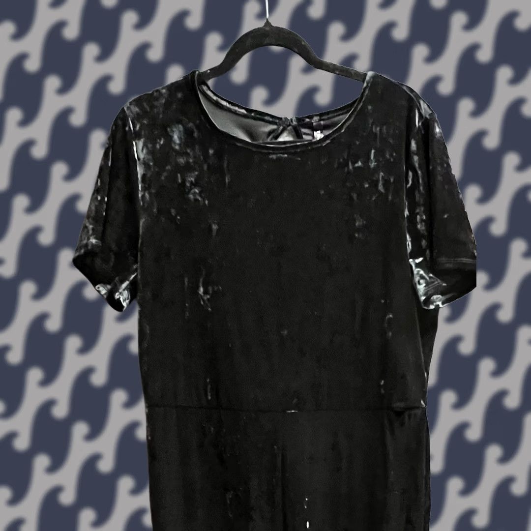 Torrid Torrid Jumpsuit One Piece Black Velvet Short Sleeve Skinny Inseam 27 in Size One Size Regular Women Clubwear Party/Cocktail Travel Casual Size 42" / US 20 - 1 Thumbnail