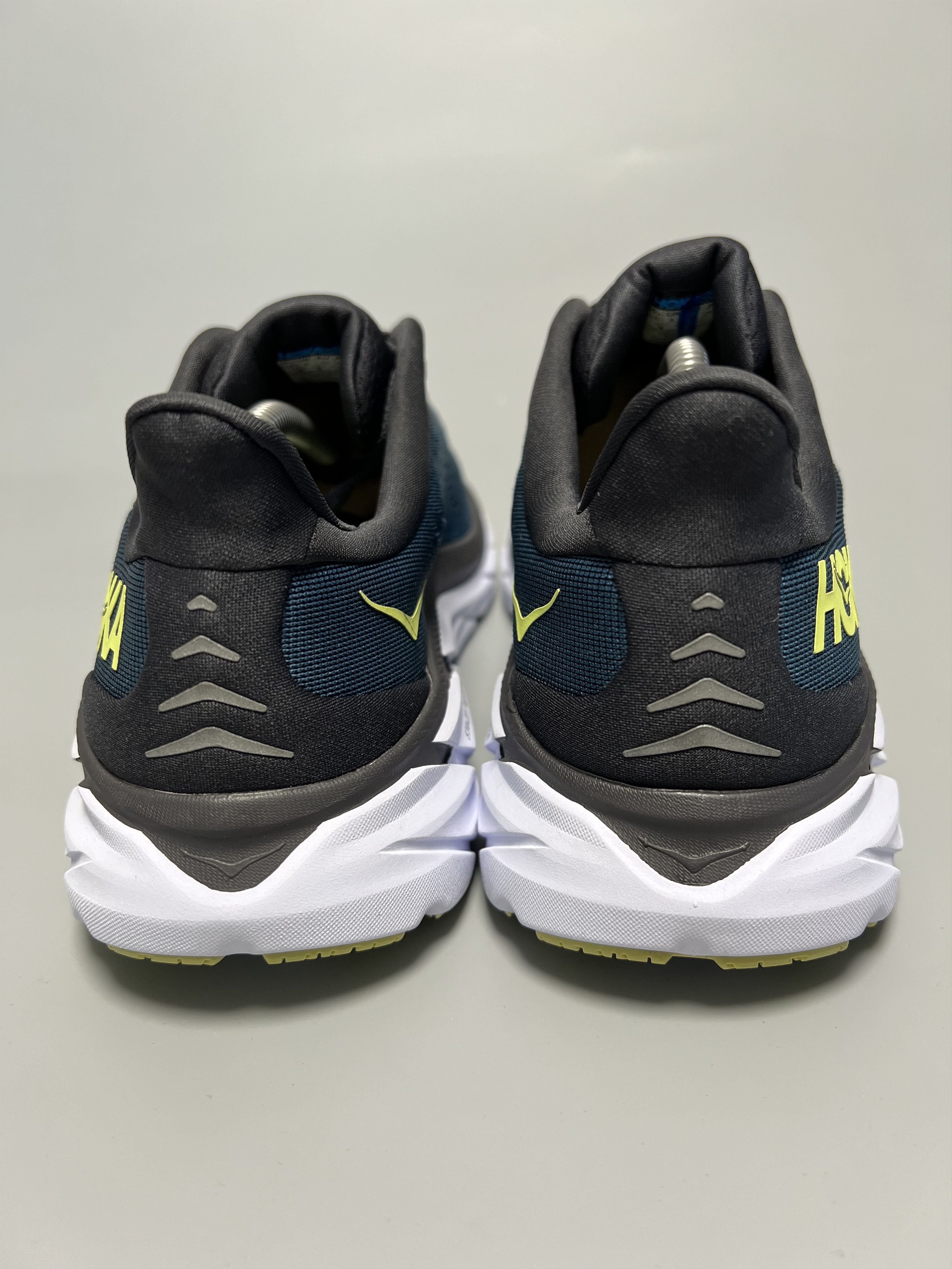 Hoka 8.5 EE Hoka One One Clifton 8 Wide Running Shoes Size US 8.5 / IT 38.5 - 3 Thumbnail