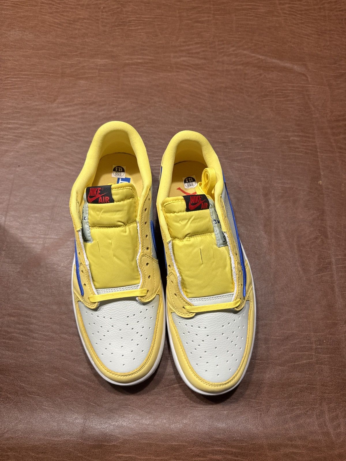 Nike travis low canary size 12.5 women Size US 12.5 / EU 45-46 - 1 Thumbnail