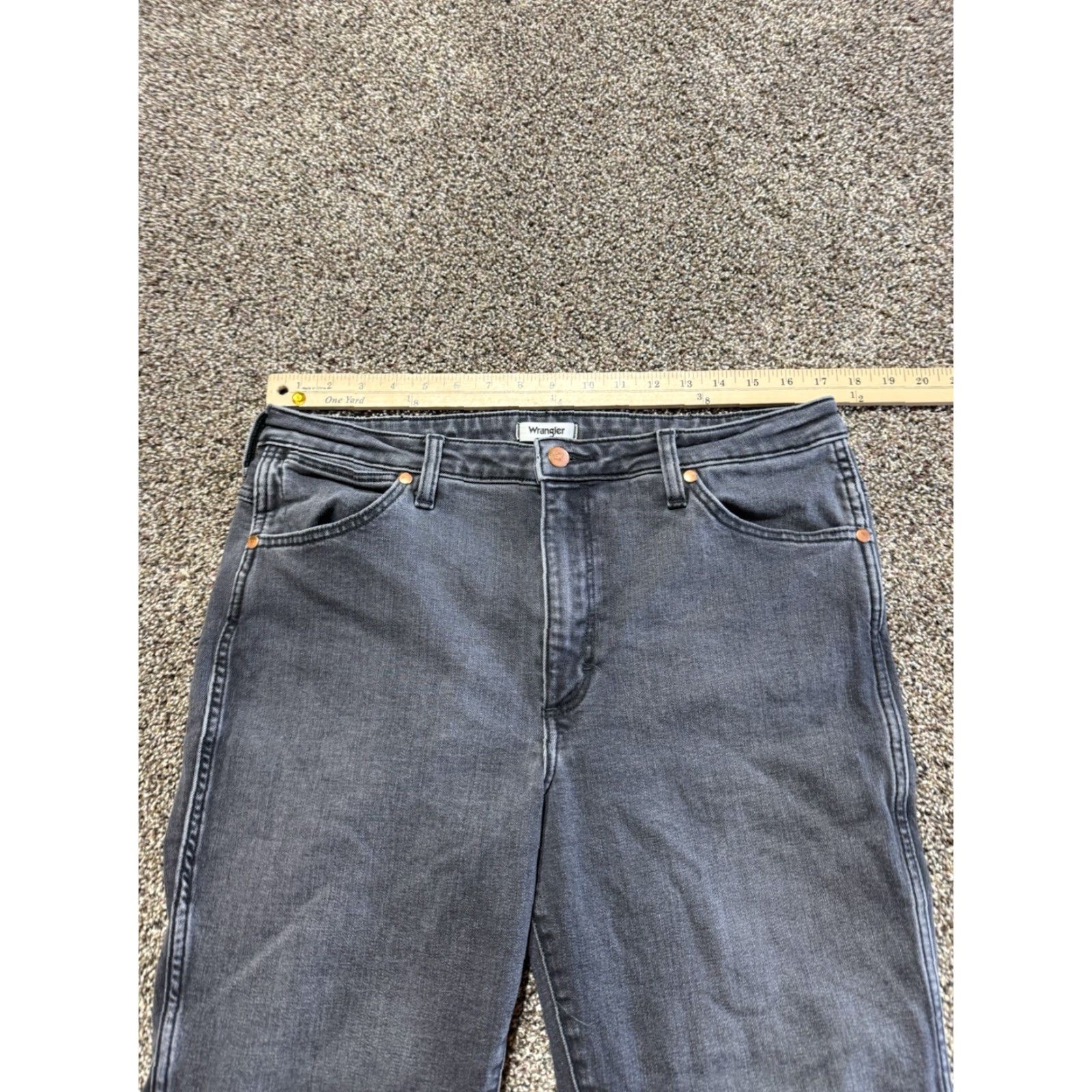 Wrangler Wrangler Jeans Men 32 Gray Denim Straight High Rise 32X27 Wrangler Wild West Jeans Men 32 Gray Denim 27 Inseam Straight Flex Size US 32 / EU 48 - 7 Thumbnail