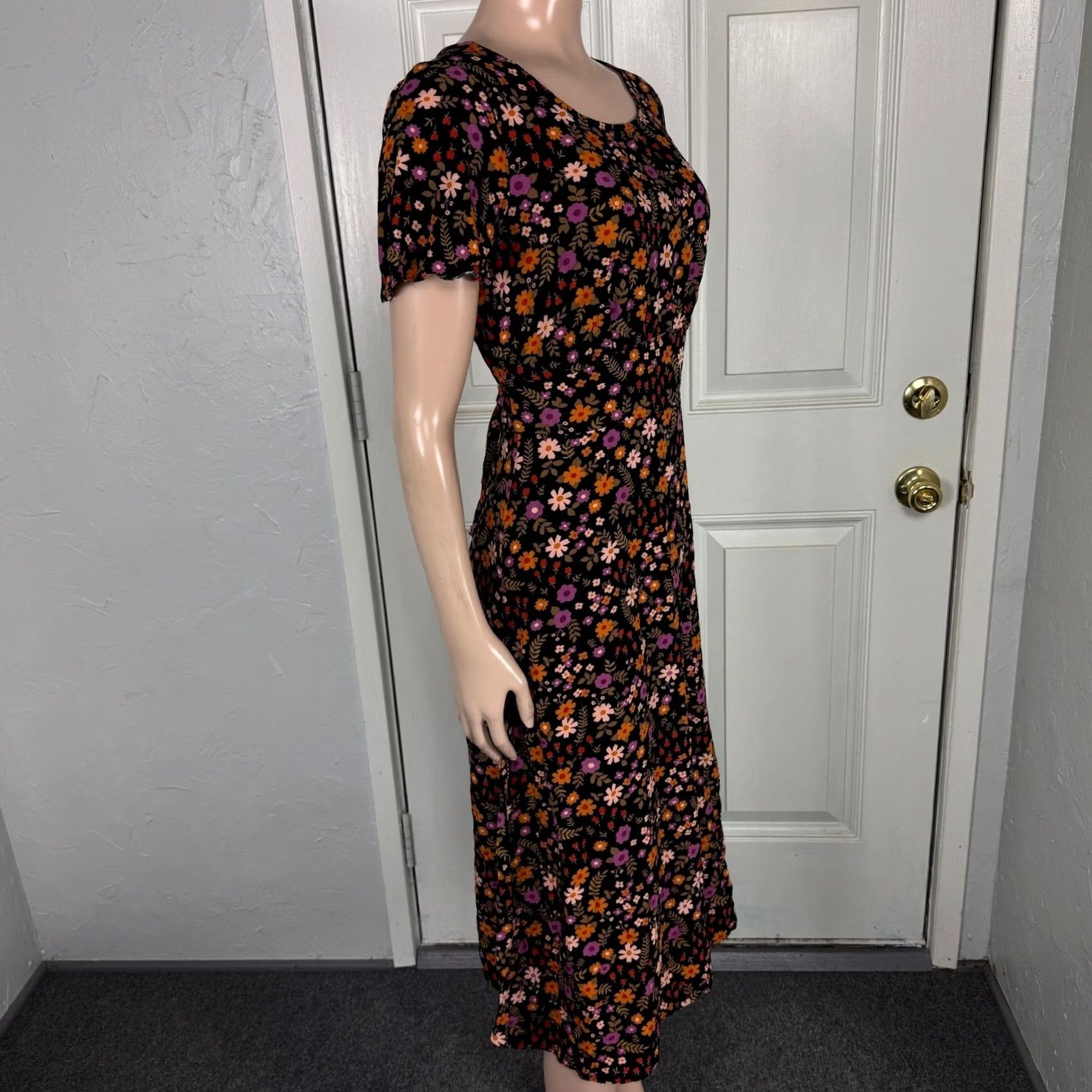 Vintage ModCloth Princess Highway Women's Dress 6 Floral Short Sleeve Rayon Tie Midi Dress Black, Scoop Neck, 3/4 Sleeve, Vintage? No, Casual, Midi, F29 Size 28" / US 6 / IT 42 - 6 Thumbnail