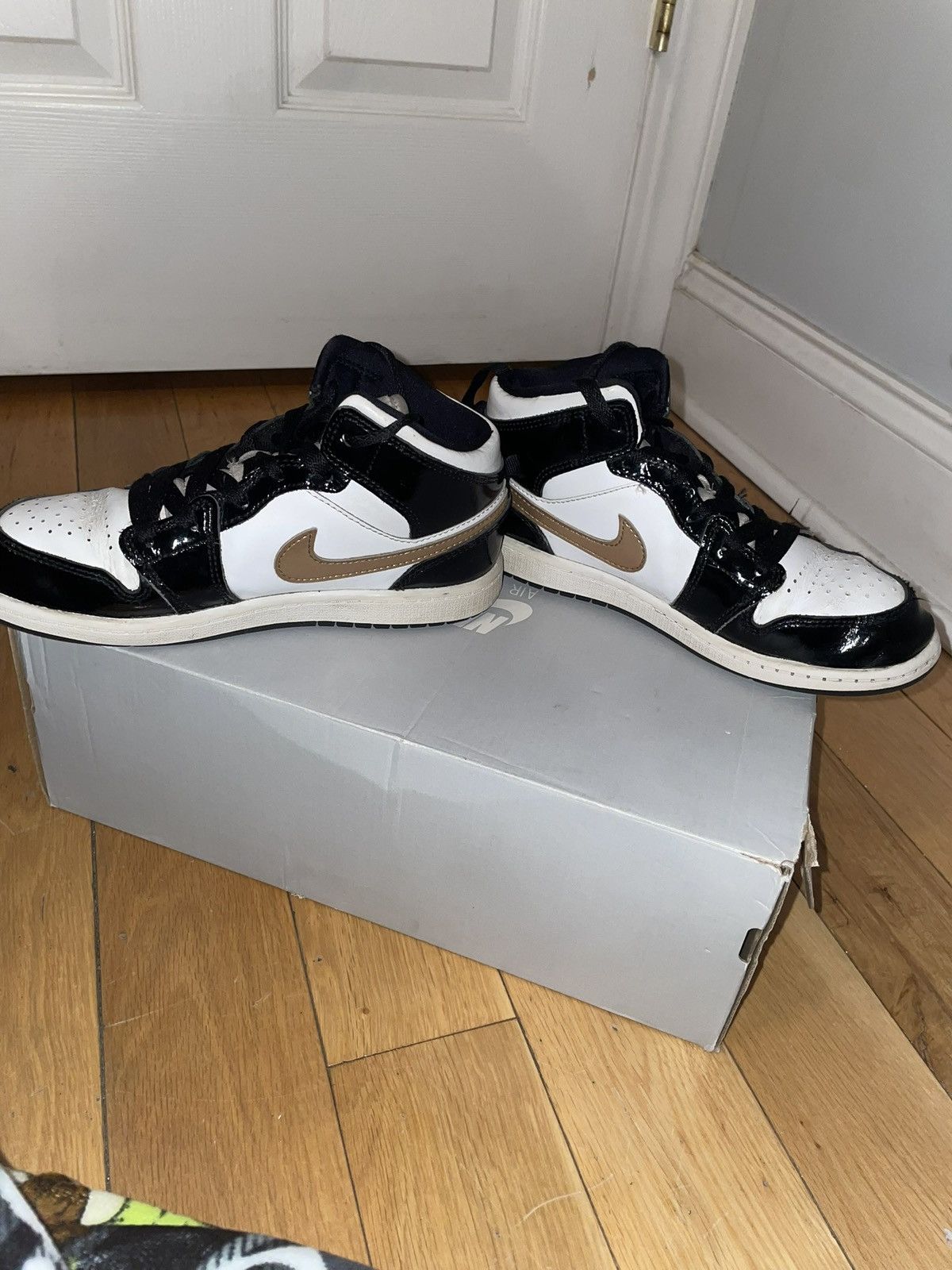 Jordan Brand jordan 1s Size US 5 / EU 37 - 3 Thumbnail