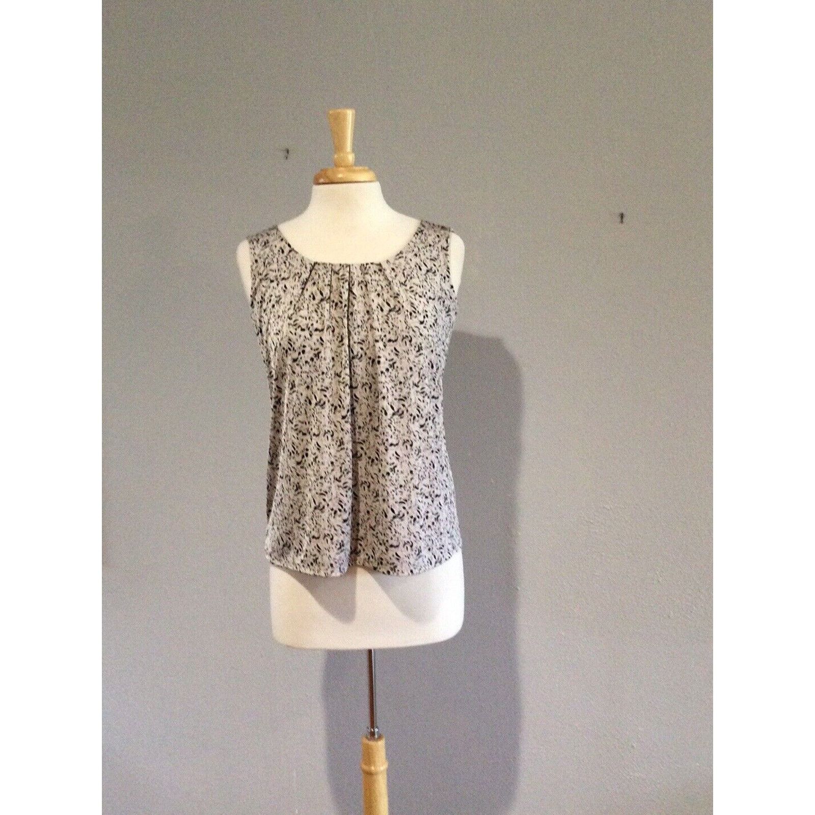 Chicos Chico's Travelers Pleated Front Business Casual Tank 0/4/S Size S / US 4 / IT 40 - 1 Thumbnail