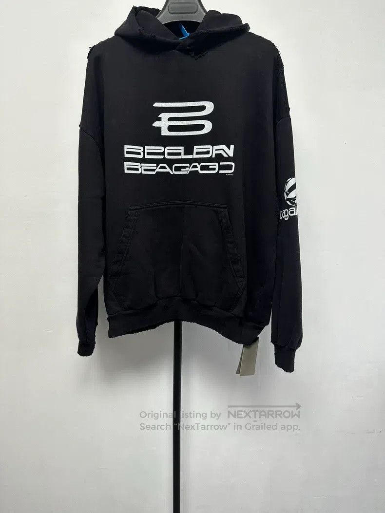 Balenciaga Balenciaga Letter Printed Hooded Long Sleeve Hoodie Size US S / EU 44-46 / 1 - 1 Thumbnail