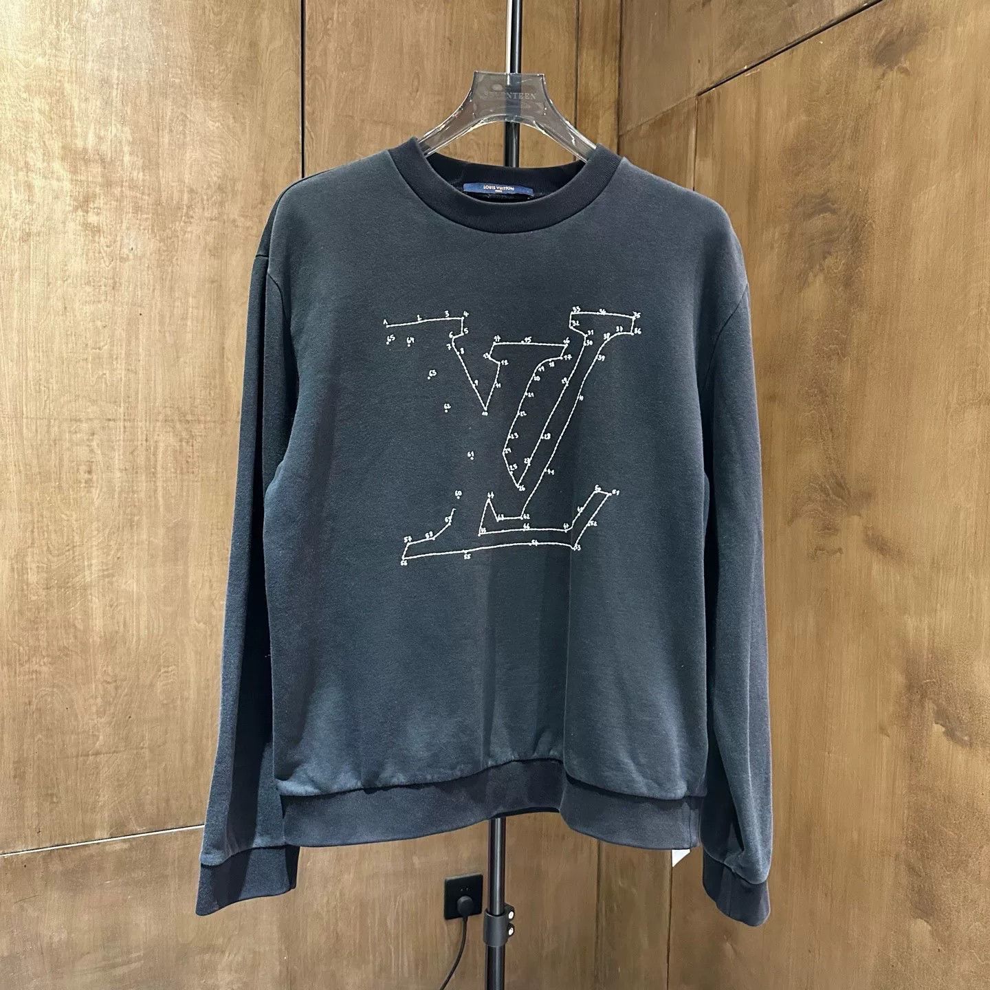 Louis Vuitton Louis Vuitton Black Hoodie M Men Size US M / EU 48-50 / 2 - 1 Thumbnail