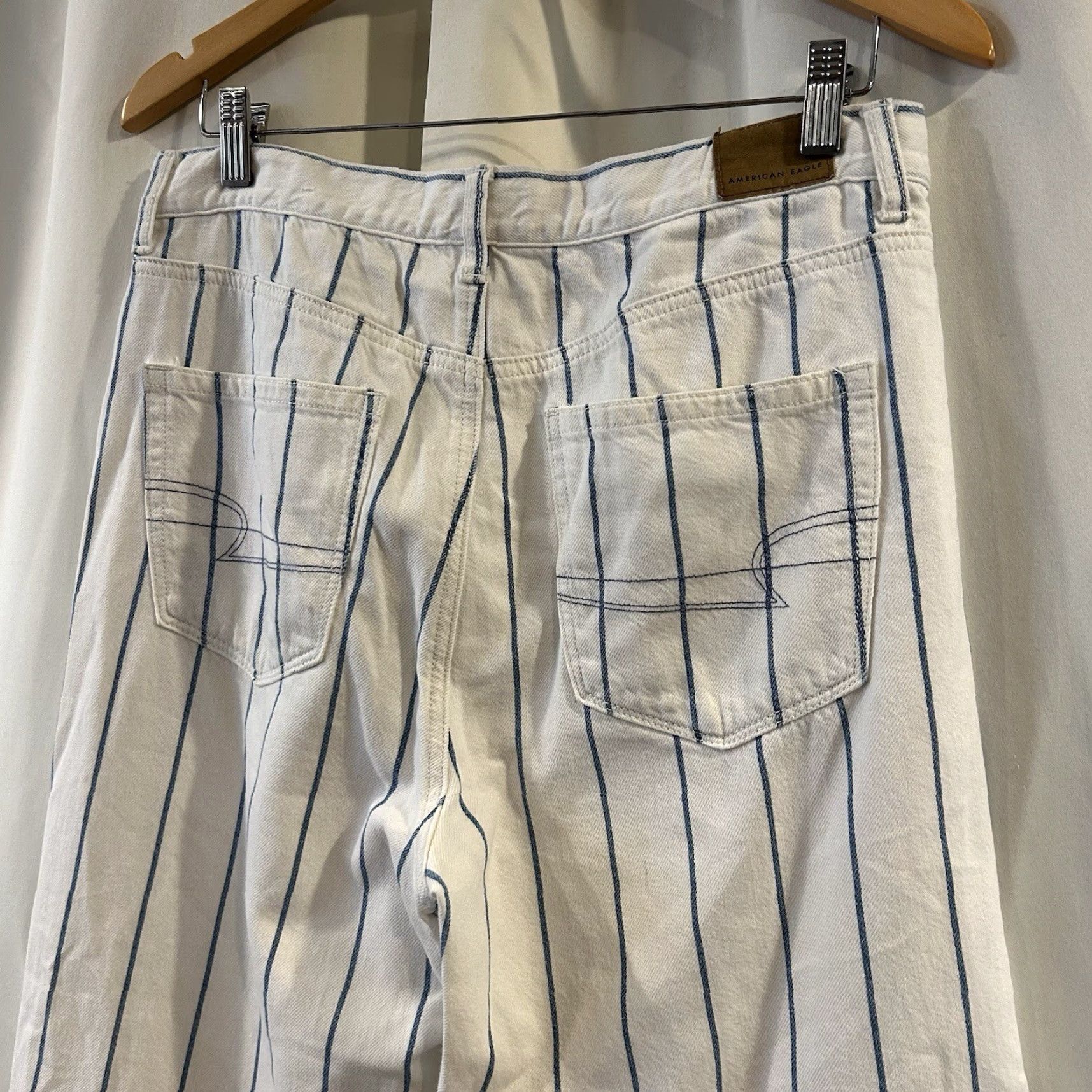 American Eagle Outfitters VINTAGE American Eagle Denim Jeans Womens 10 Blue White Pinstriped High Rise 5-Pocket Regular Inseam 25in Shoes Pockets Logo Shirt/Jeans? Size 32" / US 10 / IT 46 - 4 Thumbnail