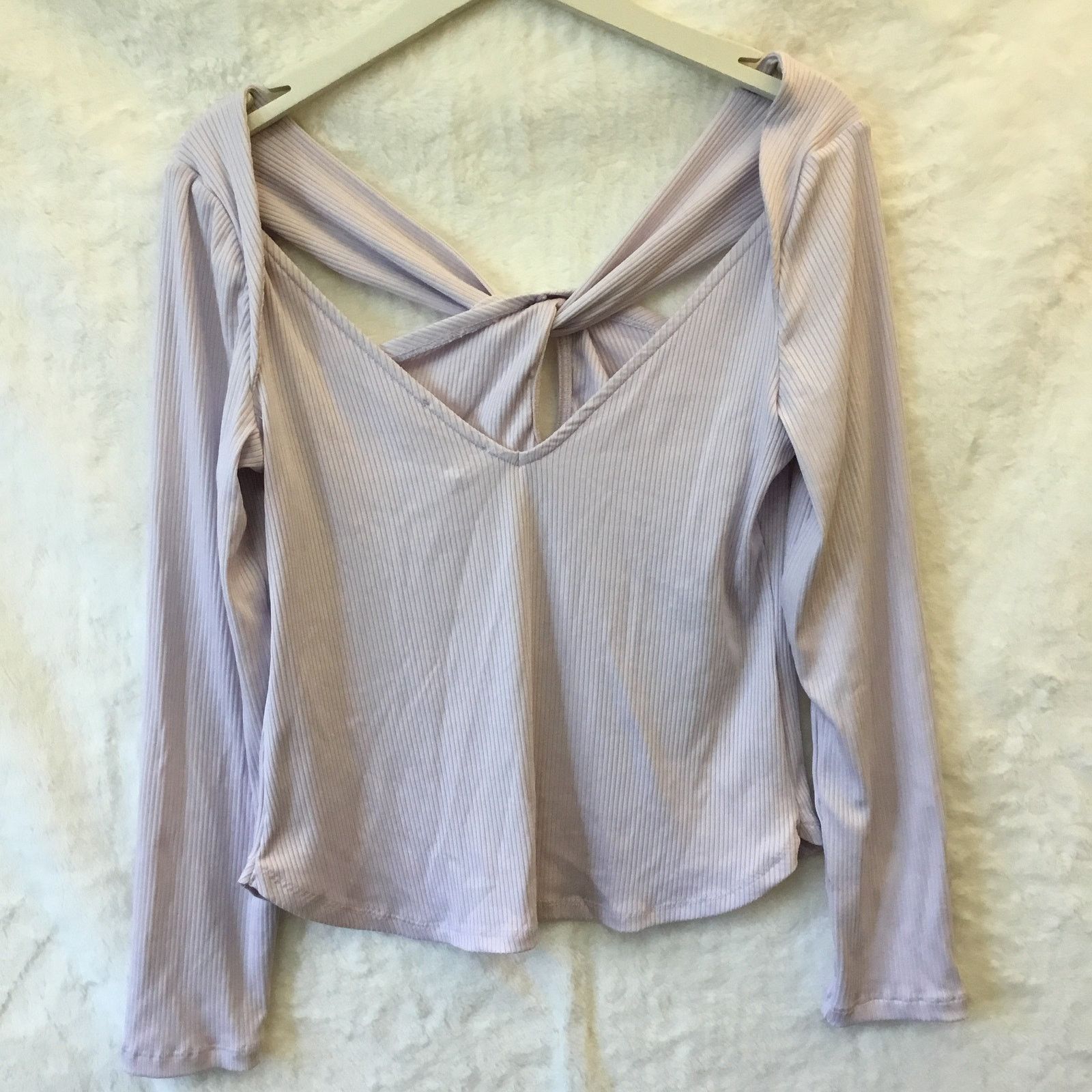 Anthropologie Anthropologie Lilac Twist Cut-Out Top Size M / US 6-8 / IT 42-44 - 3 Thumbnail