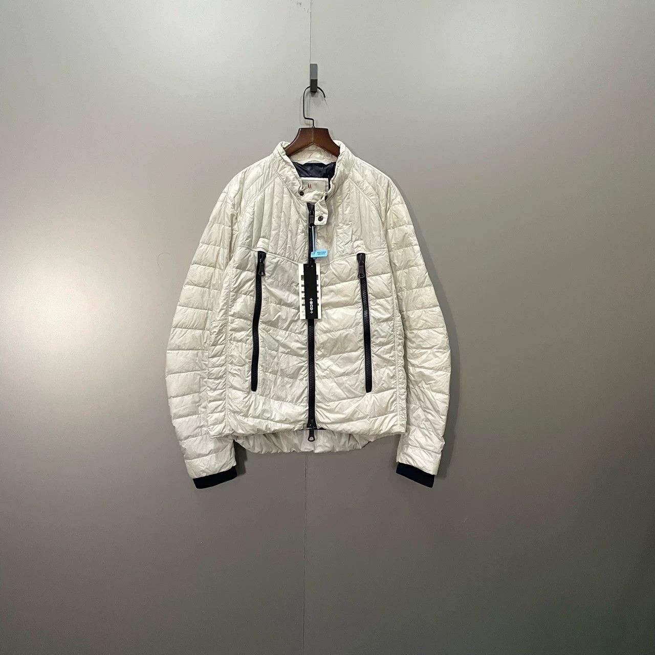 Moncler Moncler White Down Jacket Size XL / US 12-14 / IT 48-50 - 1 Thumbnail