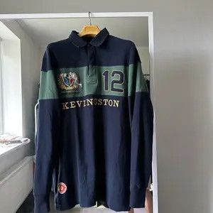 Japanese Brand KEVINGSTON Rugby Academy 12 Big Logo Rugby Polo T Shirt Size US XL / EU 56 / 4 - 4 Thumbnail