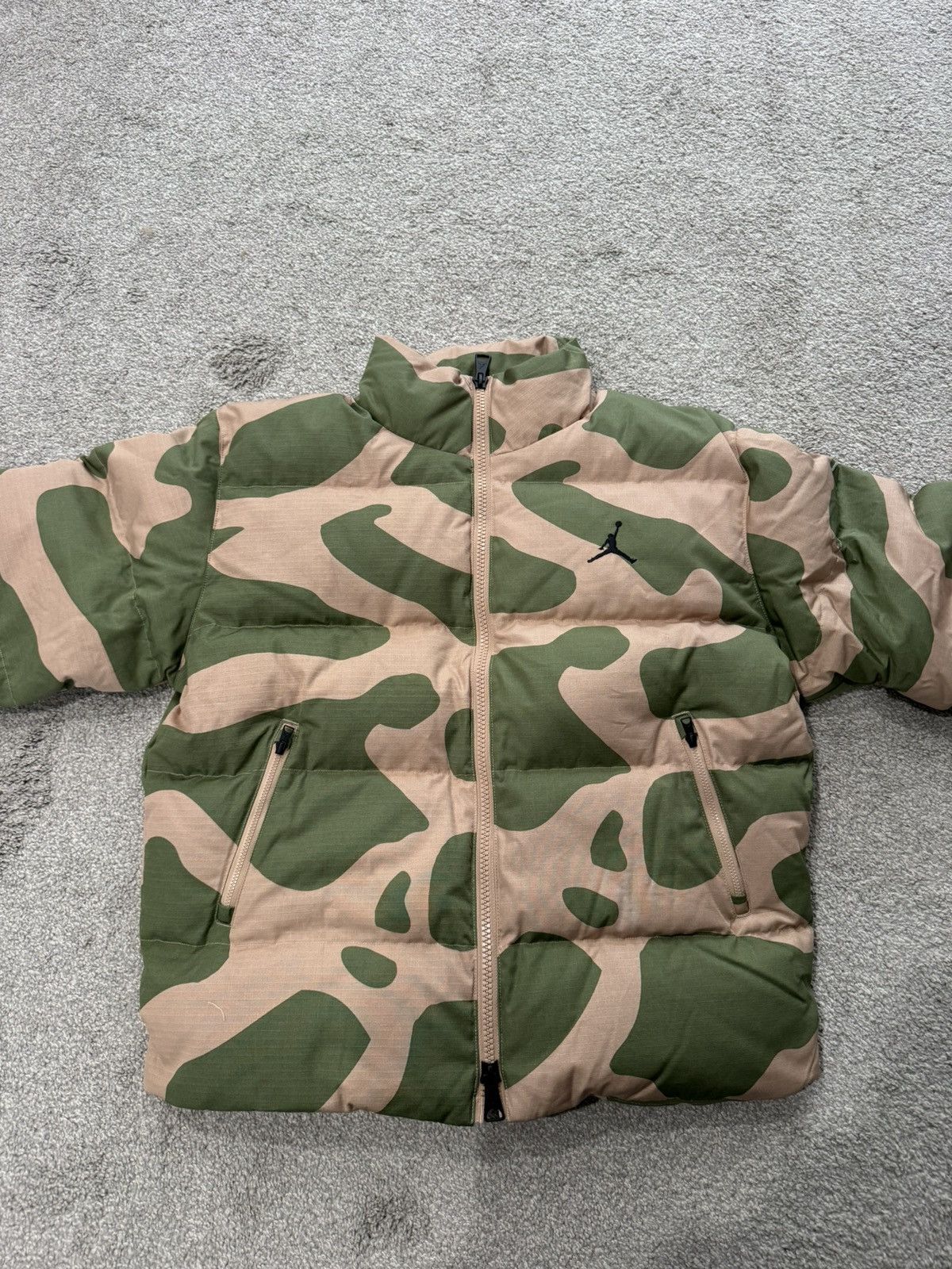 Jordan Brand Nike Air Jordan Green Tan Camo Down Puffer Jacket Brand New Size US M / EU 48-50 / 2 - 2 Thumbnail