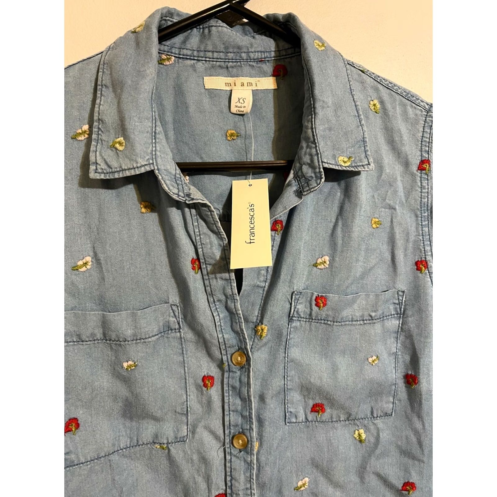 Vintage Miami Francesca's Chambray Button Up Flowers Casual Shirt Womens XS Blue Long Sleeve Size XS / US 0-2 / IT 36-38 - 2 Thumbnail