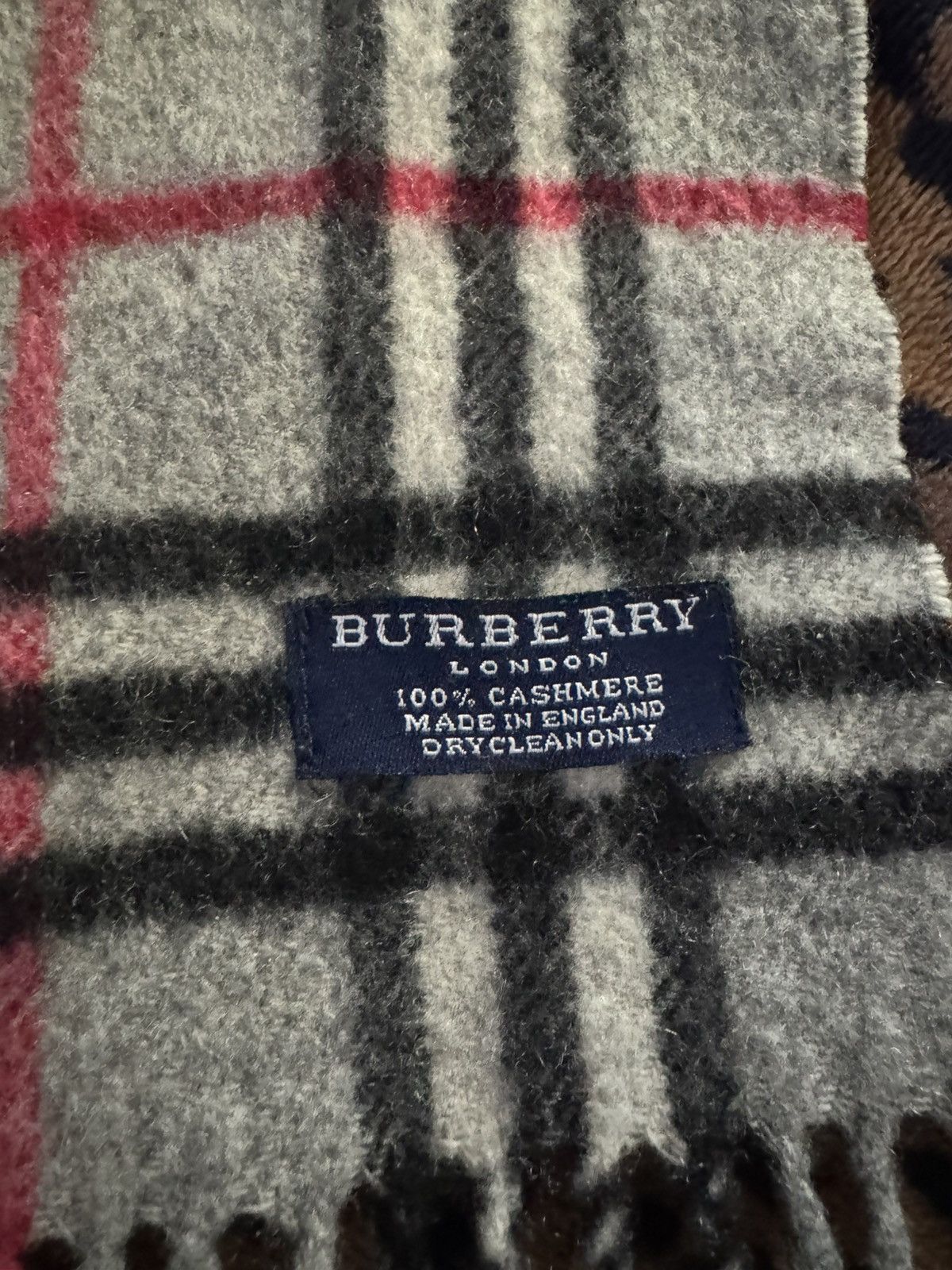 Burberry Burberry Vintage Winter Scarf,100% Cashmere, Made in England Size ONE SIZE - 2 Thumbnail