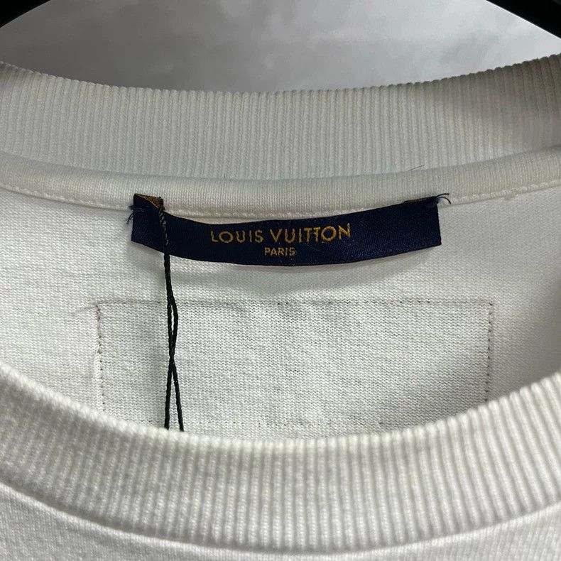 Louis Vuitton Louis Vuitton White logo monogram printed off-the-shoulder Size US L / EU 52-54 / 3 - 2 Thumbnail