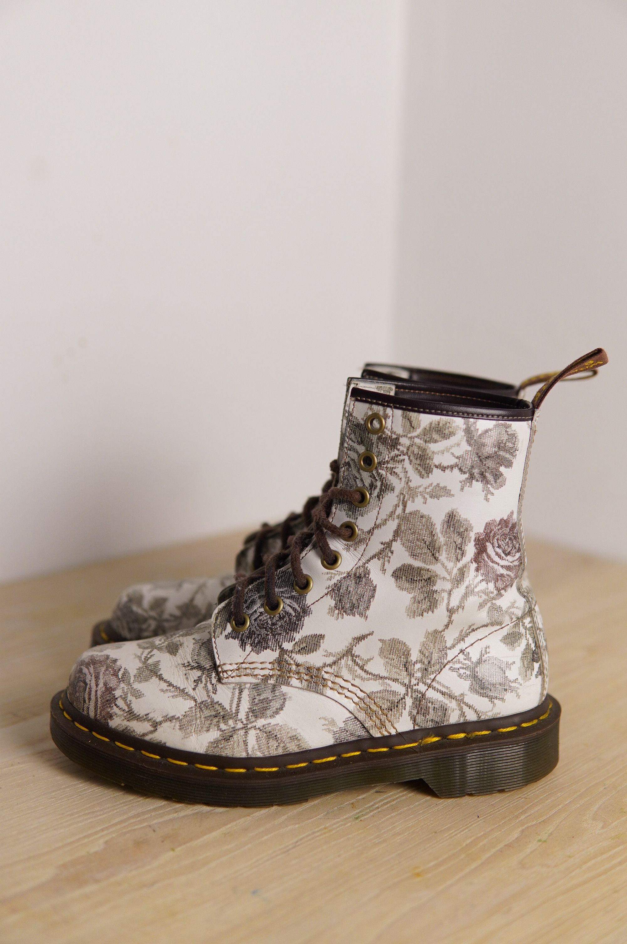 Dr. Martens Vintage Dr. Martens 1460 Pascal Floral Rose Tapestry Boots Size US 5 / IT 35 - 1 Thumbnail
