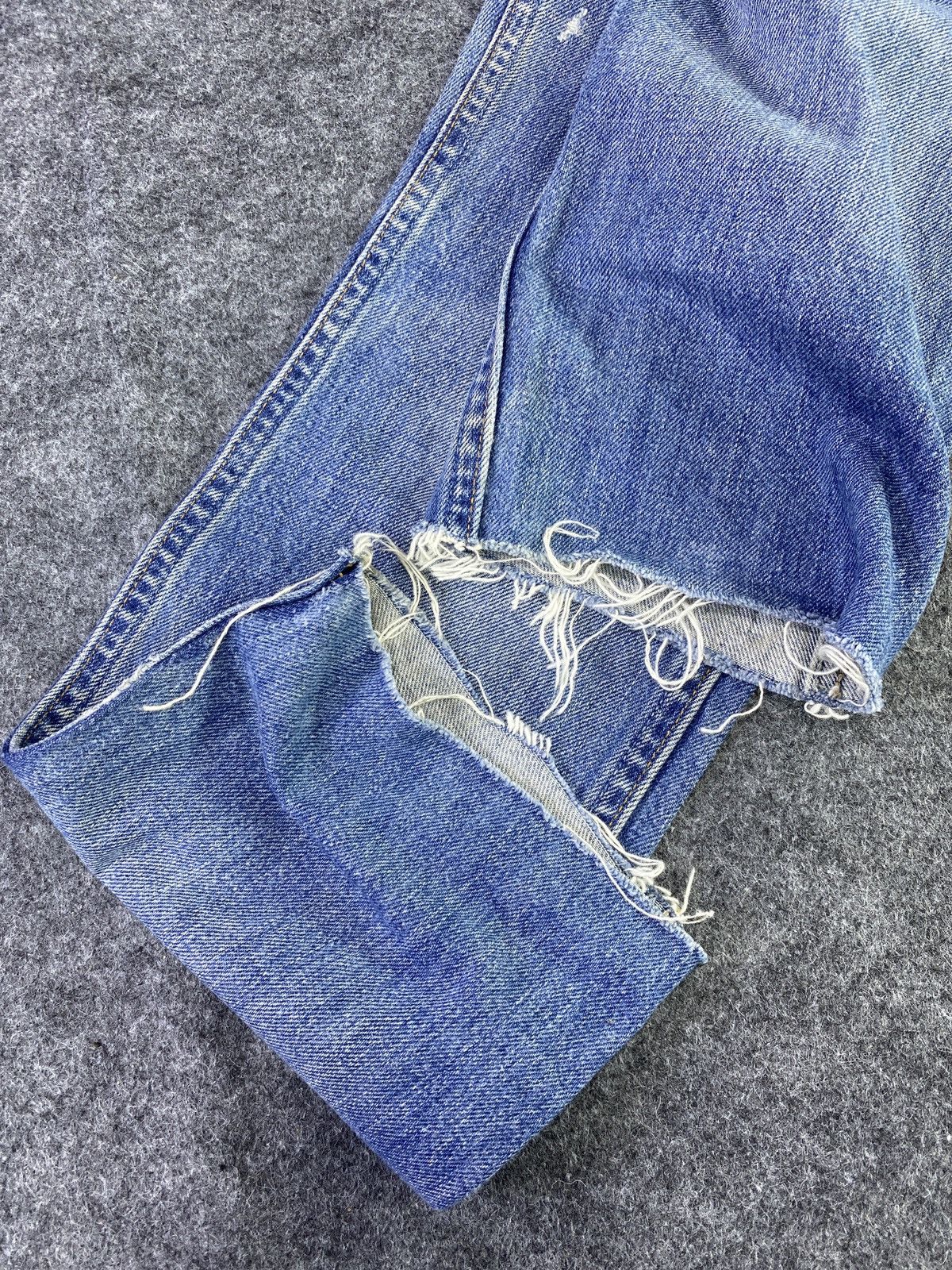 Jean × Levi's × Vintage VINTAGE LEVIS 605 DISTRESSES BLUE WASH JEANS-J887 Size US 31 - 9 Thumbnail