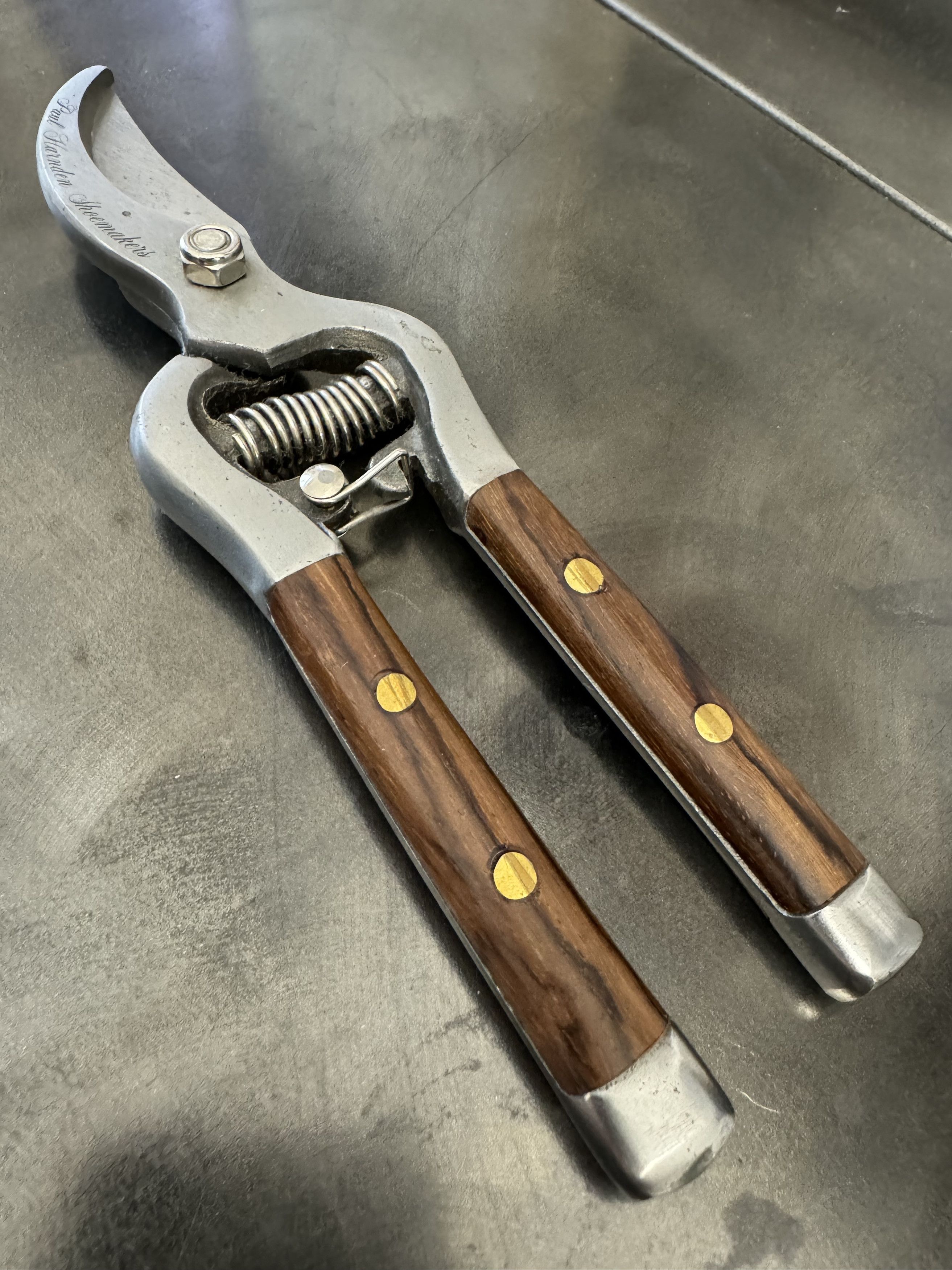 Paul Harnden Shoemakers PAUL HARNDEN SHOEMAKERS GARDEN SHEARS-NEW!! Size ONE SIZE - 5 Thumbnail