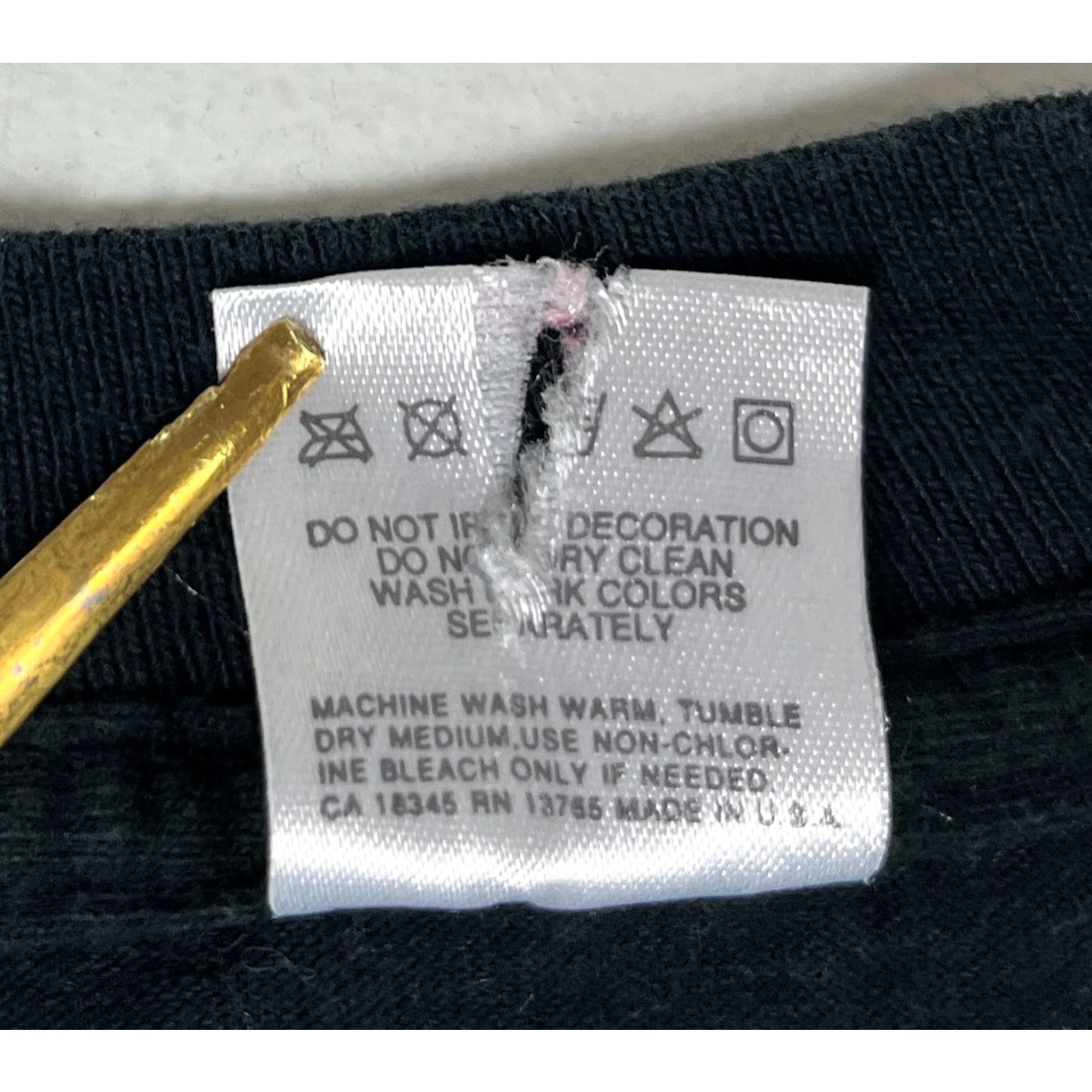 Fruit Of The Loom VINTAGE Fruit of the Loom T-Shirt Unisex Adults M Black 90s Taos New Mexico Embroidered Made in USA 100% Cotton Mens Women Size US M / EU 48-50 / 2 - 6 Thumbnail