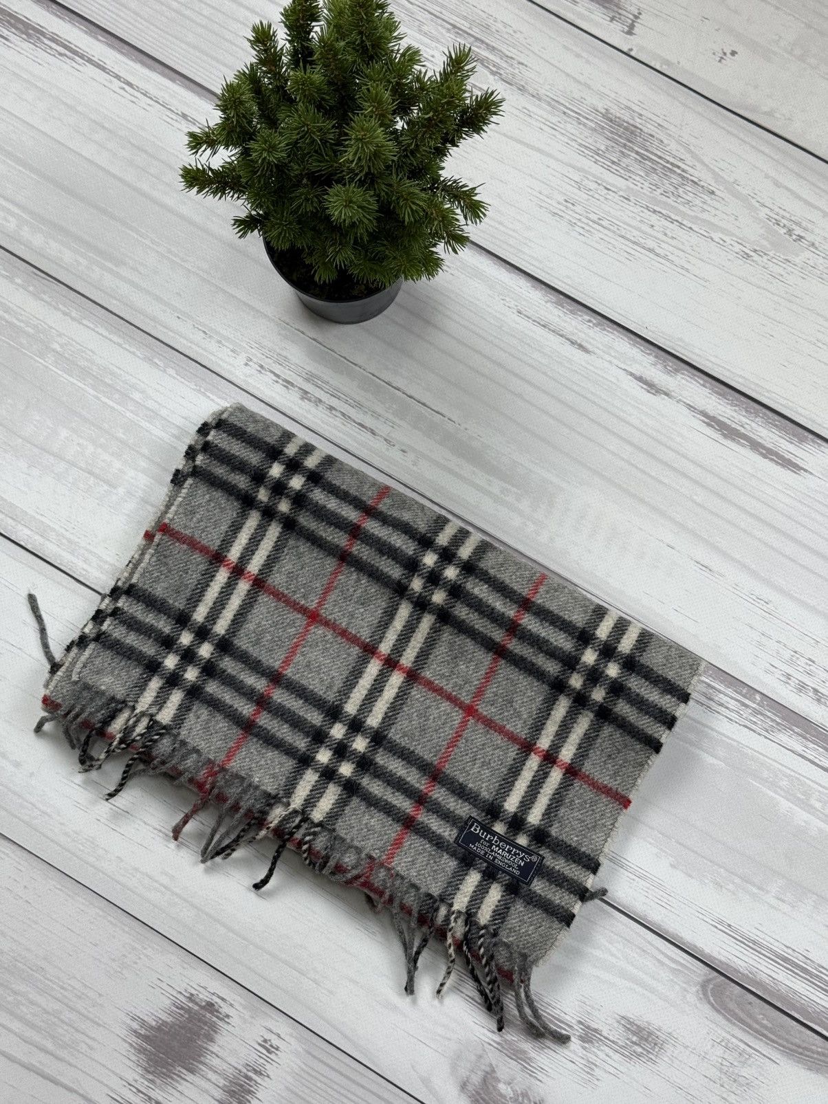 Burberry Vintage Burberrys Grey 100% Lambs Wool Size ONE SIZE - 2 Thumbnail