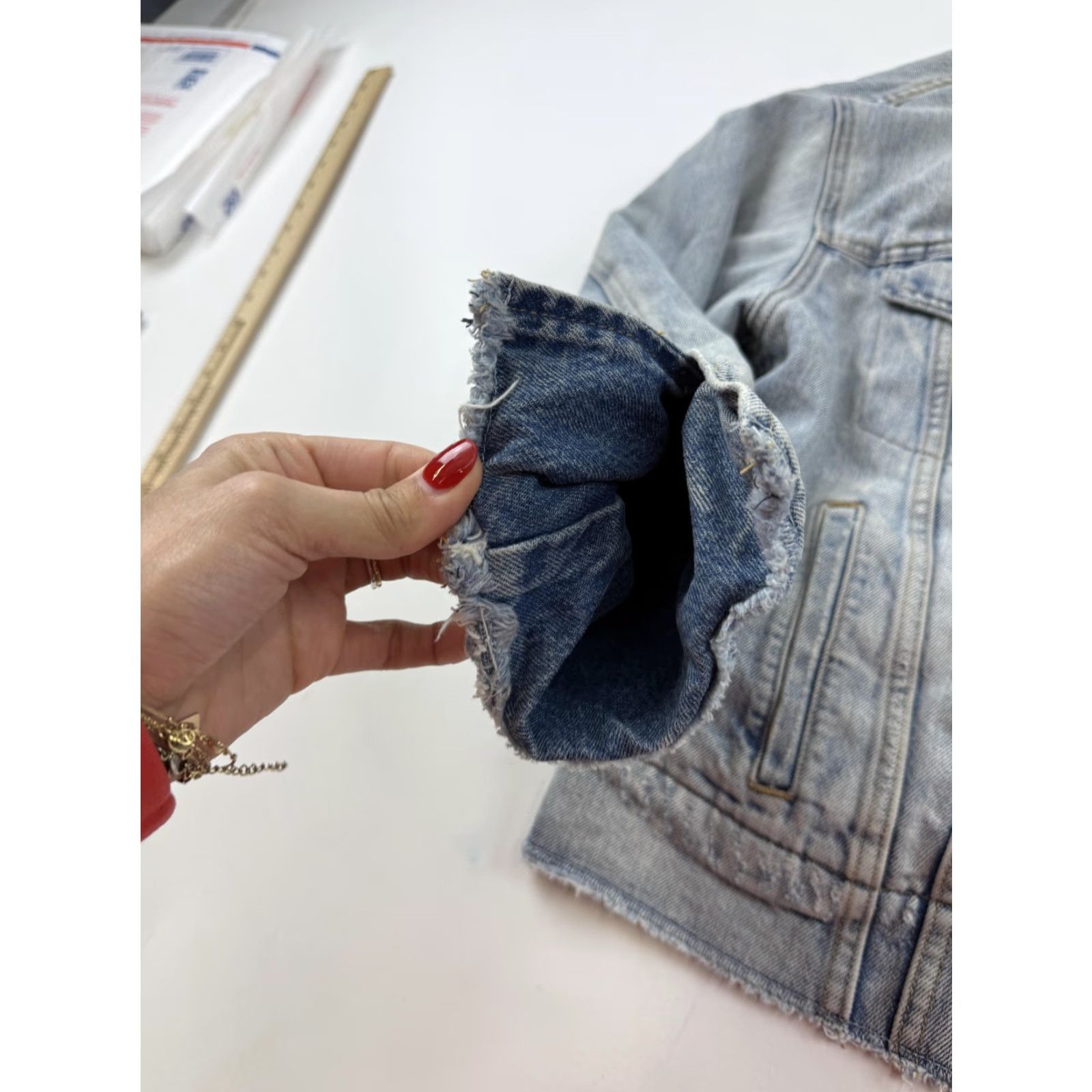 Levi's Levi's Jacket Bomber Denim Trucker Western Womens Medium Blue Sherpa Lined Pockets Collared Insulated Short Winter Size M / US 6-8 / IT 42-44 - 5 Thumbnail