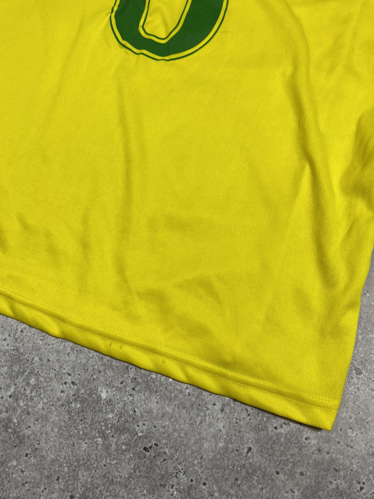 Vintage Vintage KAKA BRASIL #8 jersey Size US L / EU 52-54 / 3 - 11 Thumbnail