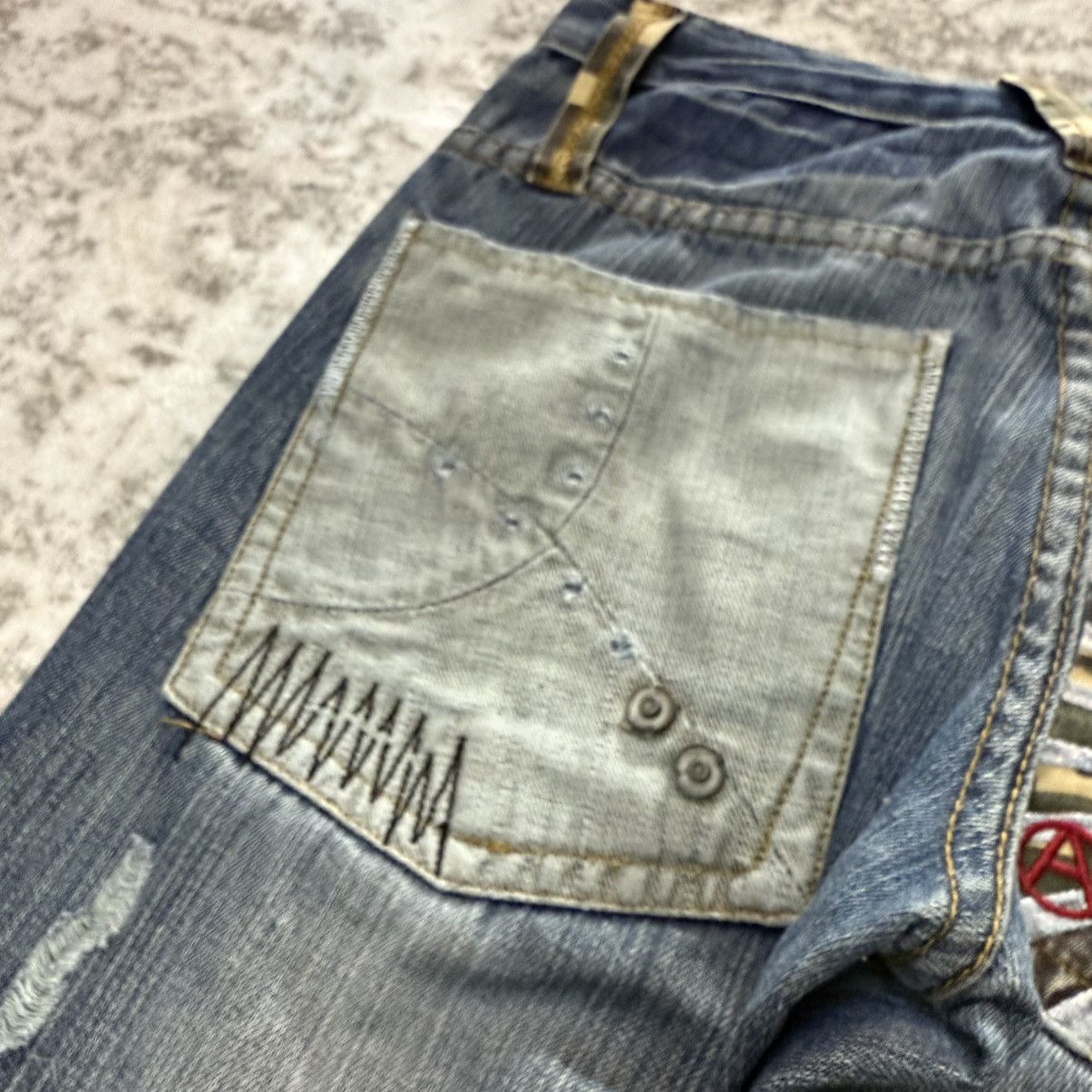 Red Monkey 2000s Techno Japan Embroidery Che Guevara Fade Wash Jeans Size US 29 - 16 Thumbnail
