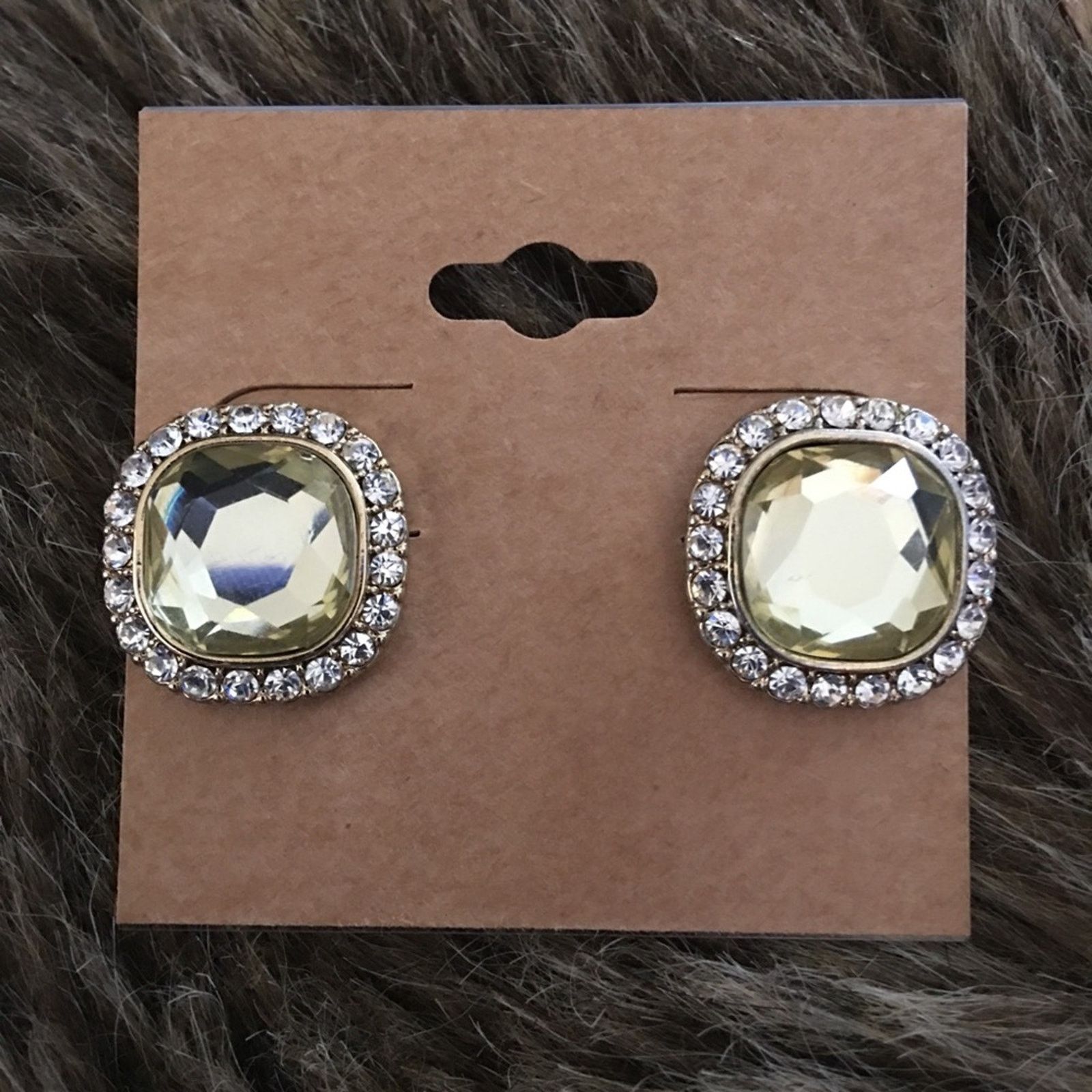 Vintage Vintage gold tone faceted glass pierced earrings Size ONE SIZE - 2 Thumbnail