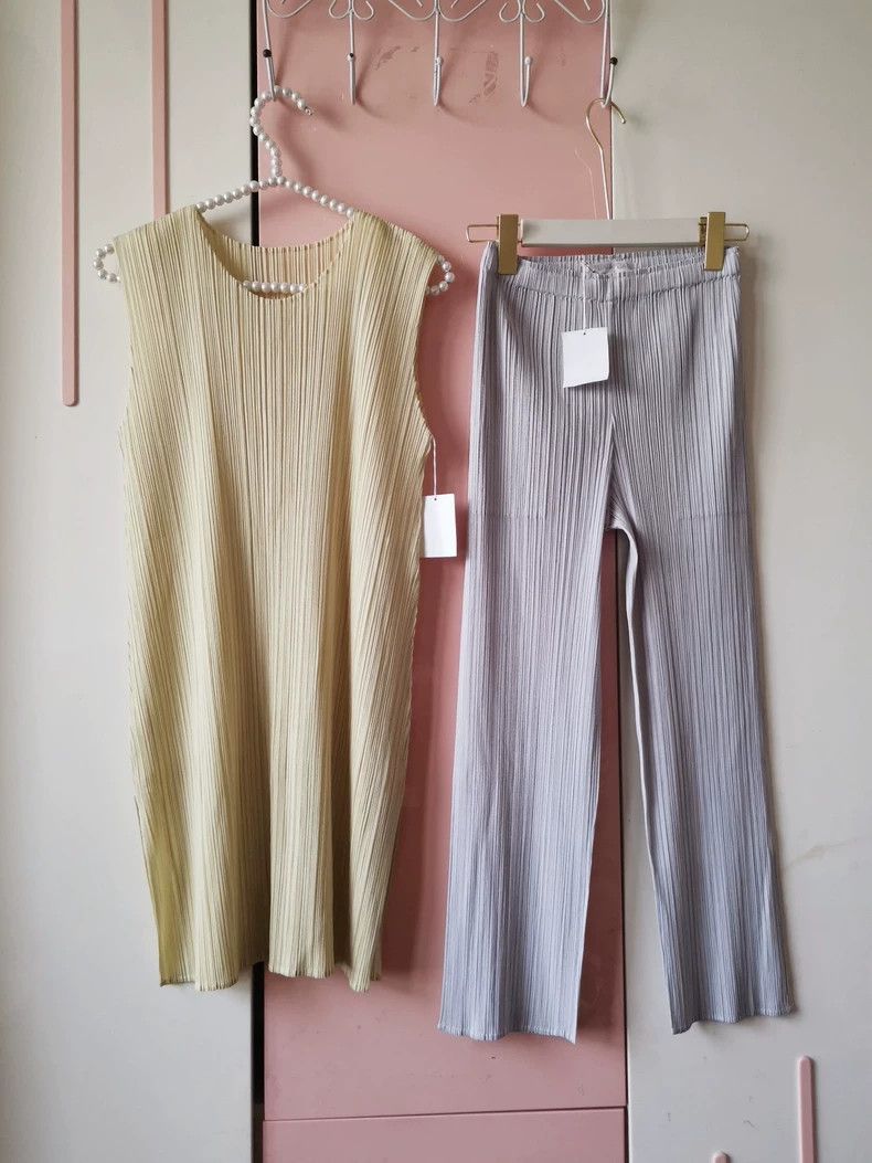 Issey Miyake issey miyake size:0 Pearl grey pleated pants 2505-Nextarro Size 42" / US 20 - 1 Thumbnail