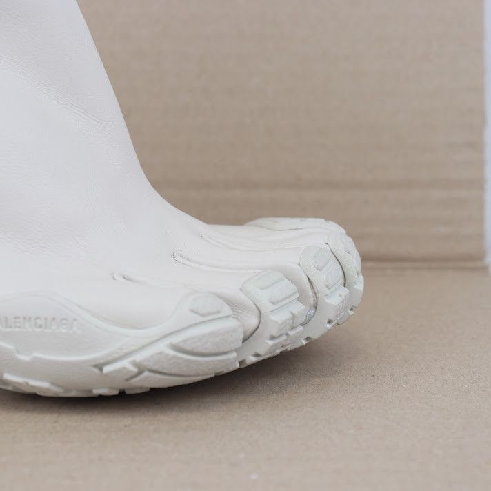 Balenciaga o1rshd1 Soft Leather Heeled Toe Boots in Chalky White Size US 8 / IT 38 - 8 Thumbnail