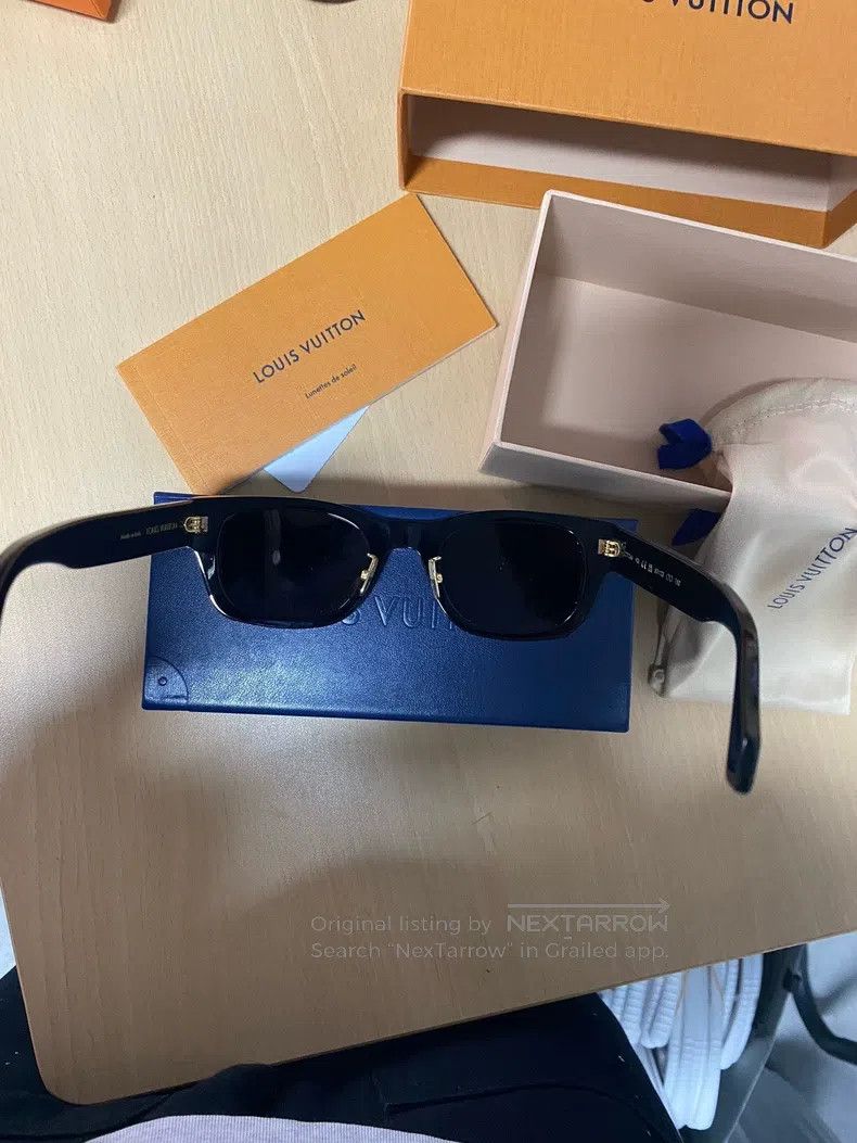 Louis Vuitton Louis Vuitton Logo Temple Trim Square Sunglasses Size ONE SIZE - 3 Thumbnail