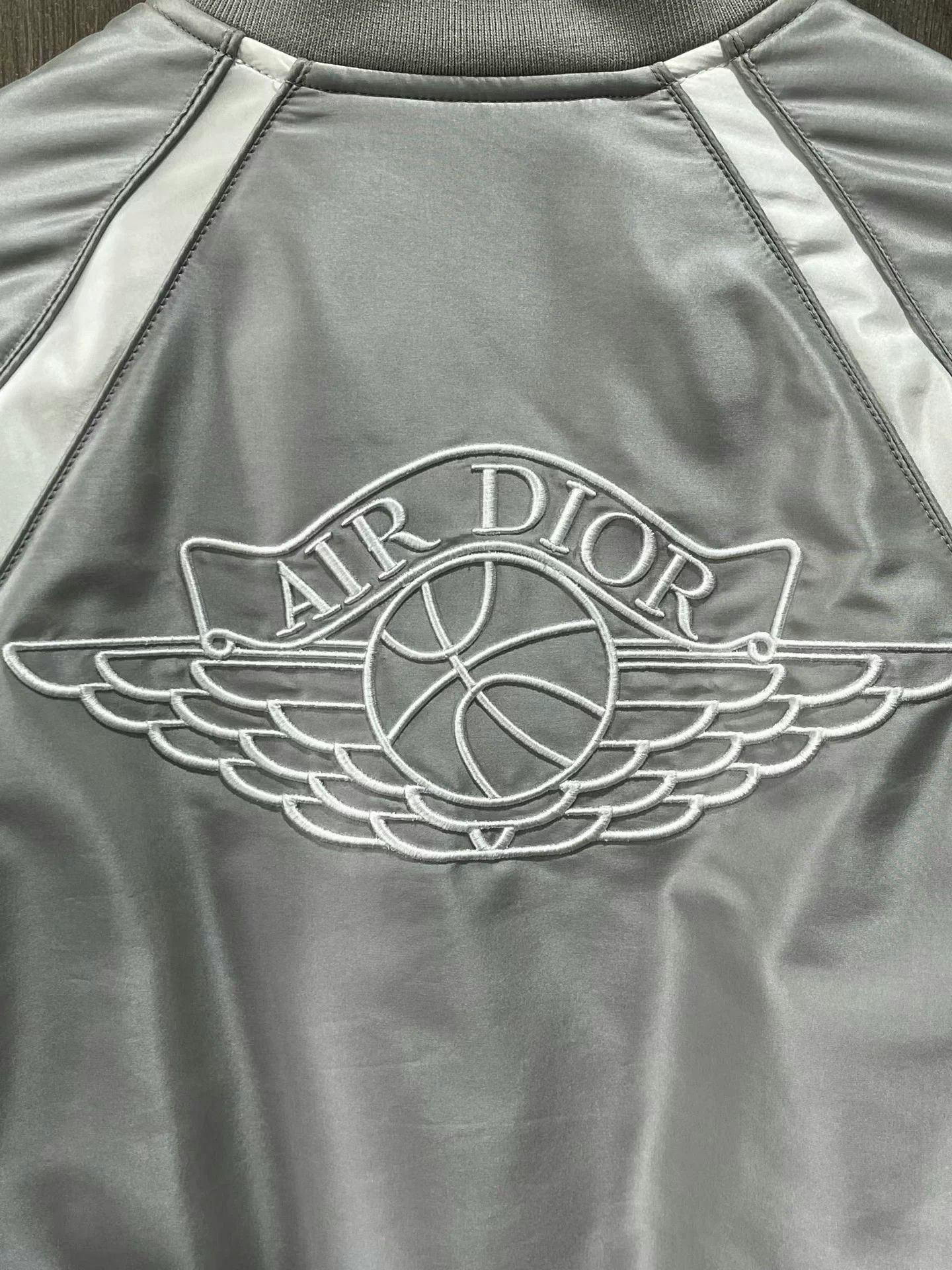 Dior Dior x Air Jordan 1 Capsule Collection print lining Size US S / EU 44-46 / 1 - 5 Thumbnail