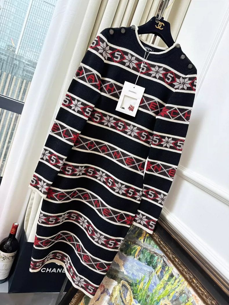Chanel 19k snow series black and red knitted long-sleeved
