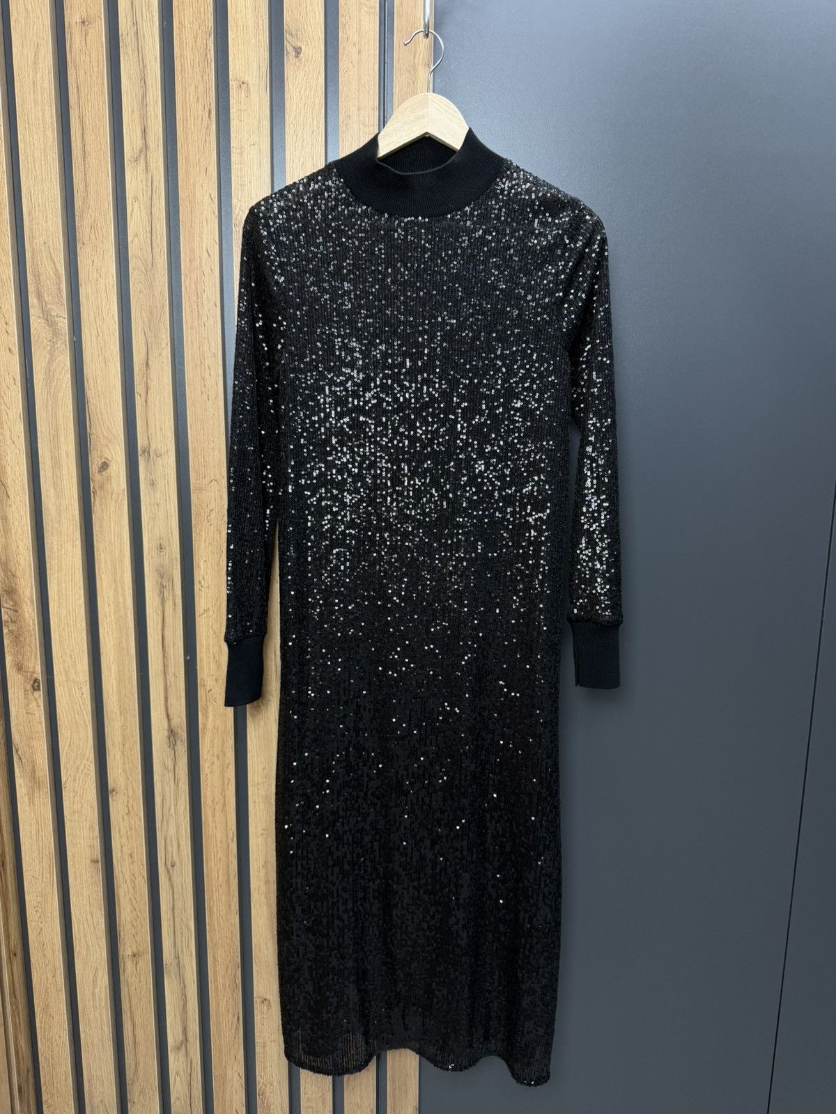 Allsaints AllSaints Black Sequin Midi Dress XS Long Sleeve Size XS / US 0-2 / IT 36-38 - 1 Thumbnail