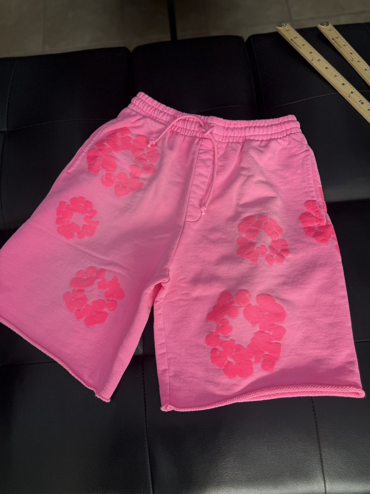 DENIM TEARS Denim Tears 2025 Cotton Wreath Shorts Pink Size XS Size US 28 / EU 44 - 5 Thumbnail