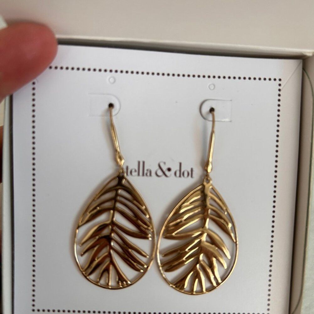 Other Stella and Dot Botanical Gold Filigree Earrings Size ONE SIZE - 5 Thumbnail