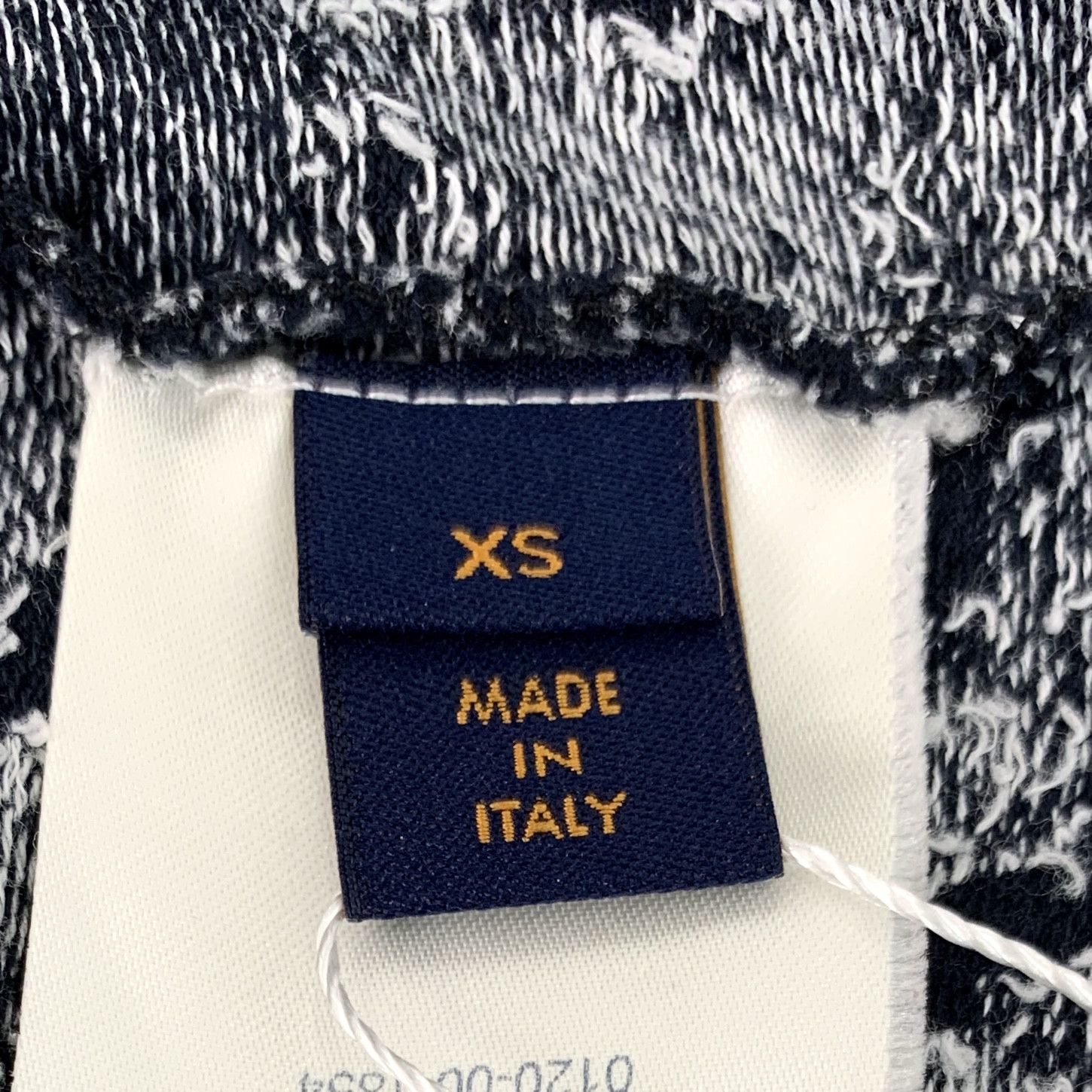 Louis Vuitton Louis Vuitton Neck T-Shirt (Size XS) Size US XS / EU 42 / 0 - 5 Thumbnail