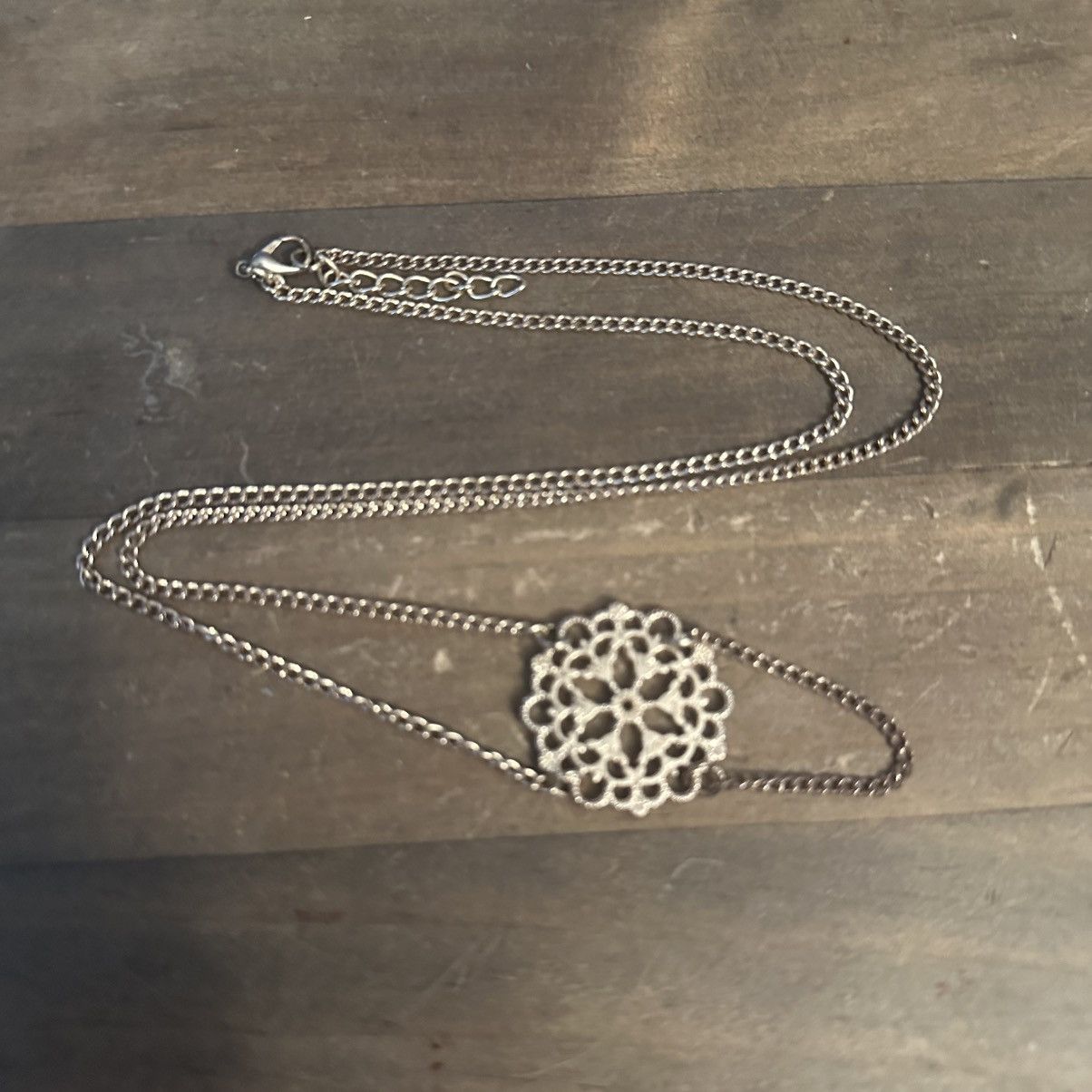 Other Gold tone filigree flower necklace Size ONE SIZE - 2 Thumbnail