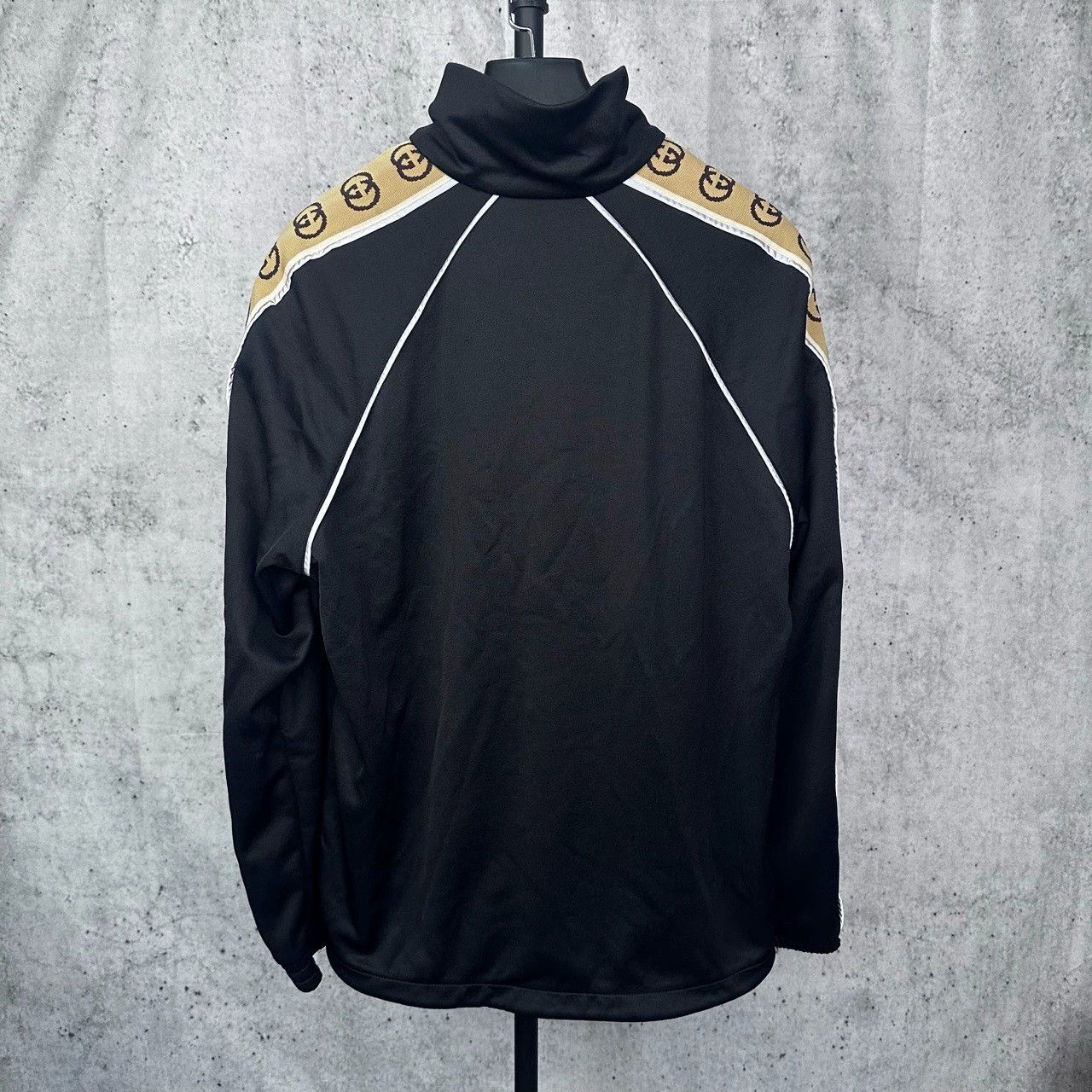 Gucci gucci reflective school jacket size large Size US L / EU 52-54 / 3 - 2 Thumbnail
