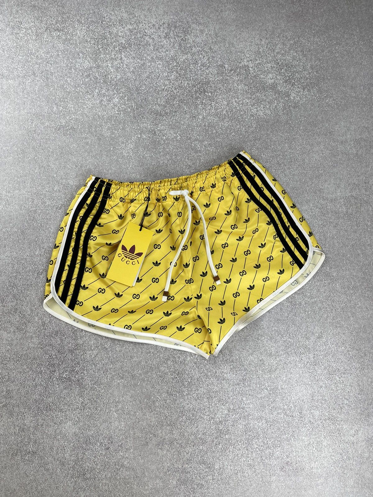 Adidas × Gucci Gucci x Adidas GG Full Logo Yellow/Black Shorts Size M Size 27" / US 4 / IT 40 - 2 Thumbnail