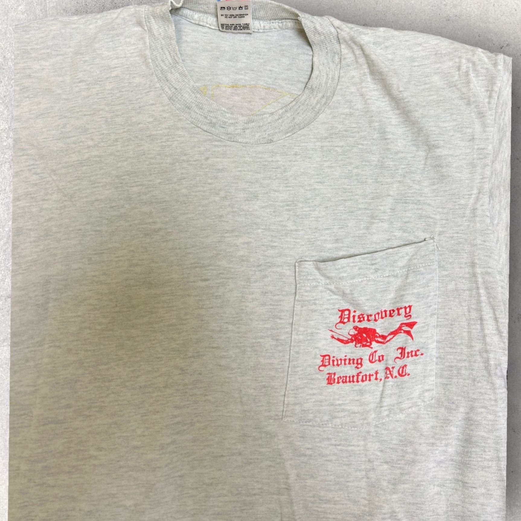 Fruit Of The Loom VINTAGE Scuba Diving Club Single Stitch T Shirt Gray Small Mens S Cotton Graphic Tee 1990s Size US S / EU 44-46 / 1 - 5 Thumbnail