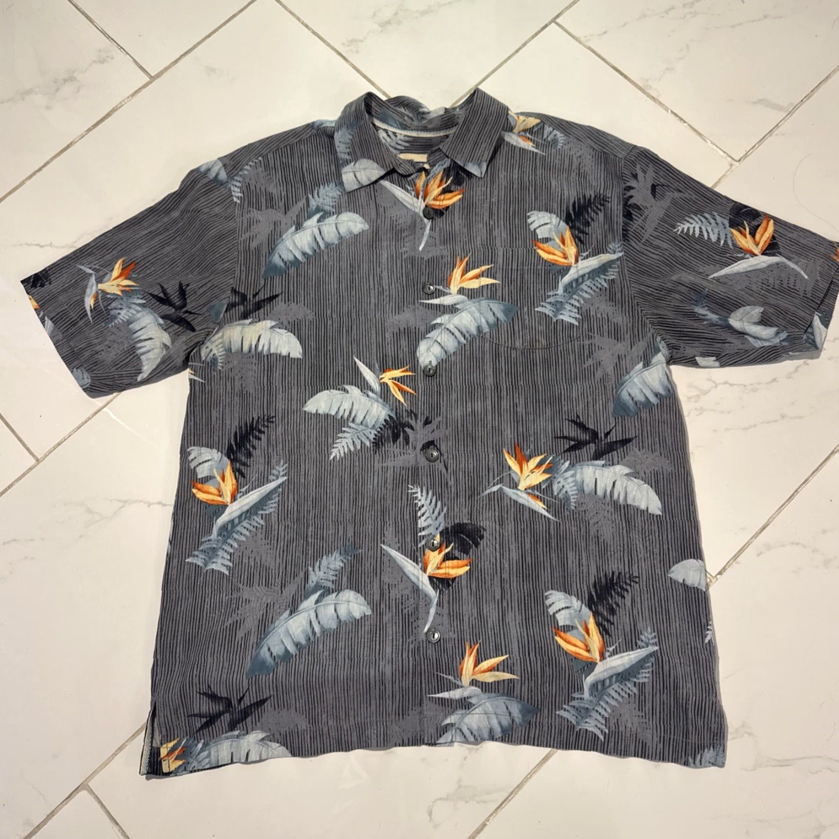 Tommy Bahama VINTAGE Tommy Bahama Shirt M Floral Silk Button-Up Hawaiian Short Sleeve Gray 100% Silk Medium Mens Size US M / EU 48-50 / 2 - 3 Thumbnail
