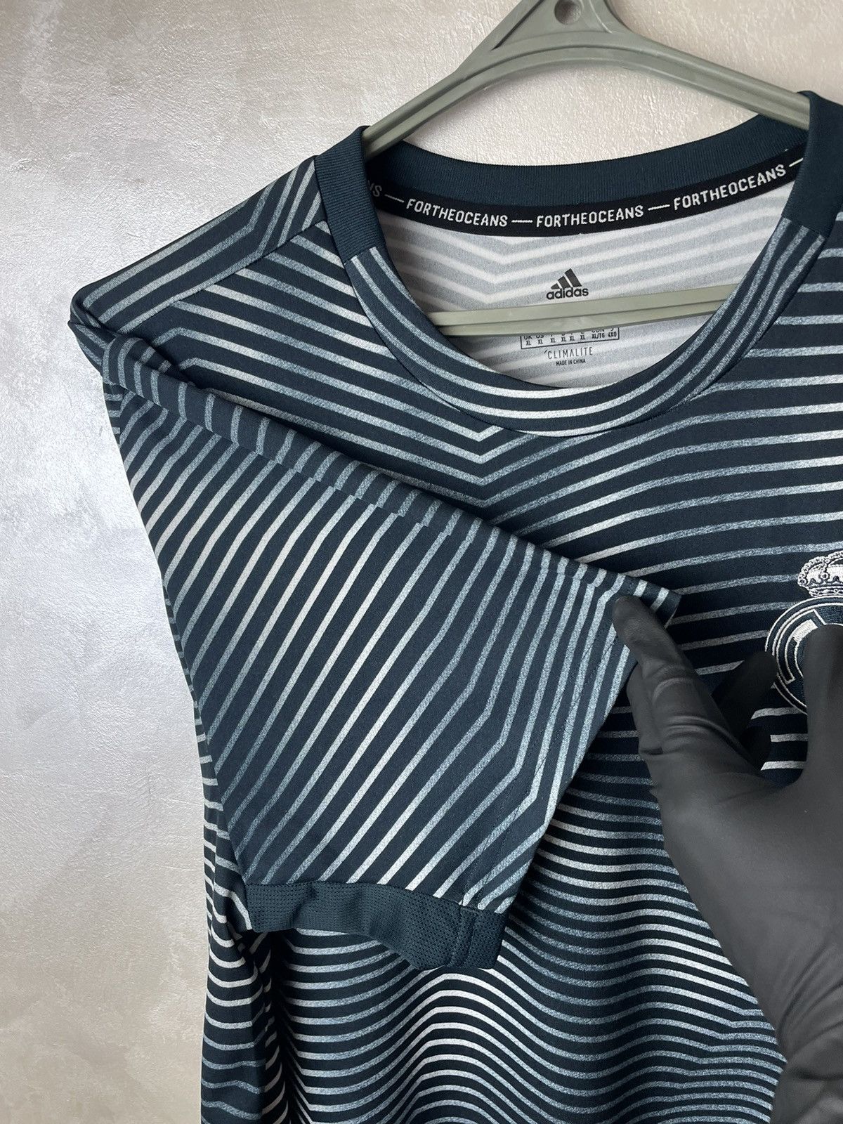 Adidas REAL MADRID 2018/2019 TRAINING SHIRT SOCCER JERSEY ADIDAS XL Size US XL / EU 56 / 4 - 7 Thumbnail