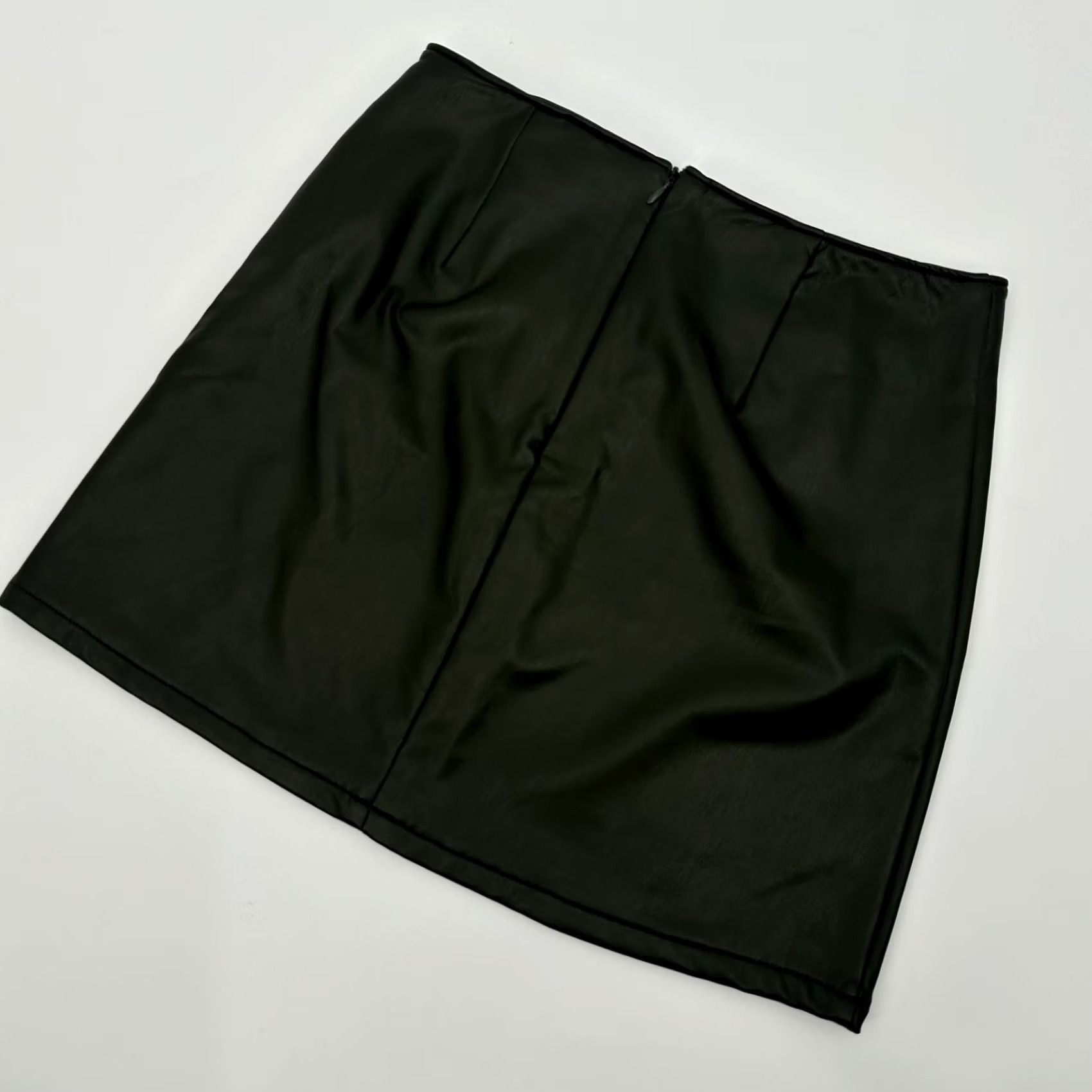 Vintage VINTAGE Rewash Black Mini Skirt Womens S Slit Faux Leather Zip Modern, Edgy, Casual, Party/Cocktail Women Size 28" / US 6 / IT 42 - 4 Thumbnail