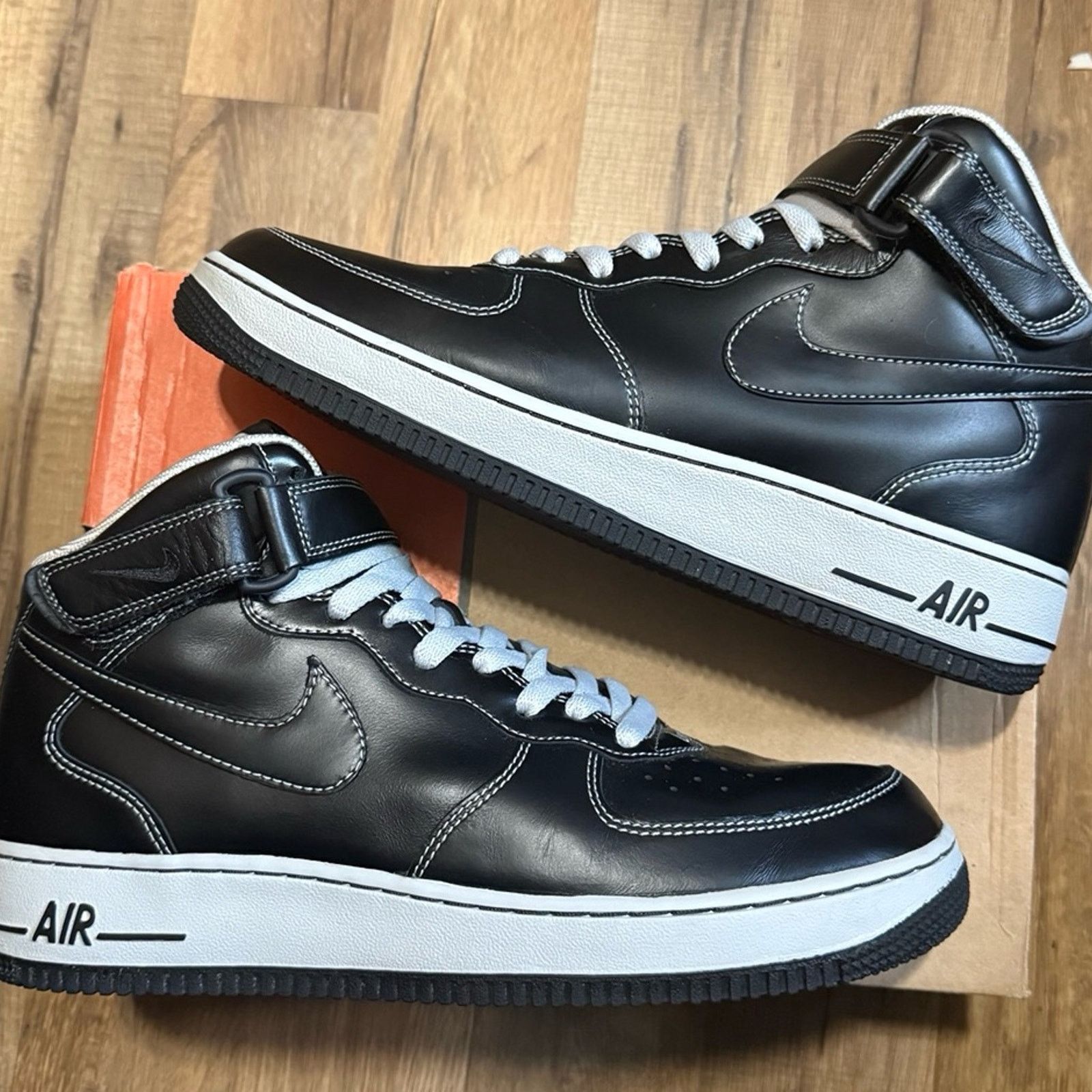 Nike 2006 Nike Air Force 1 Mid White Contrast Stitch Black Size US 10.5 / EU 43-44 - 2 Thumbnail