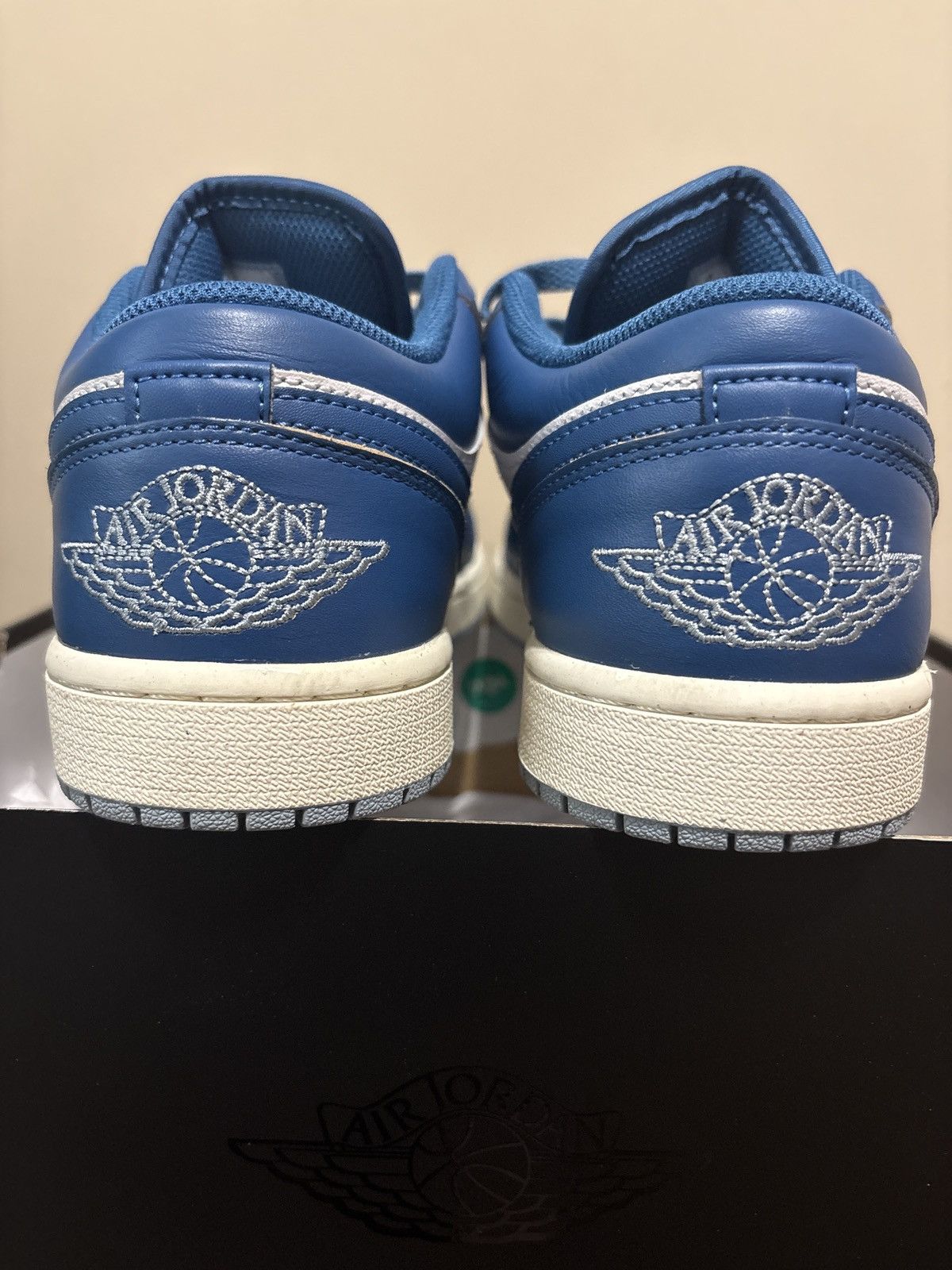 Nike Jordan 1 Low SE white/blue size 9 excellent condition Size US 9 / EU 42 - 4 Thumbnail
