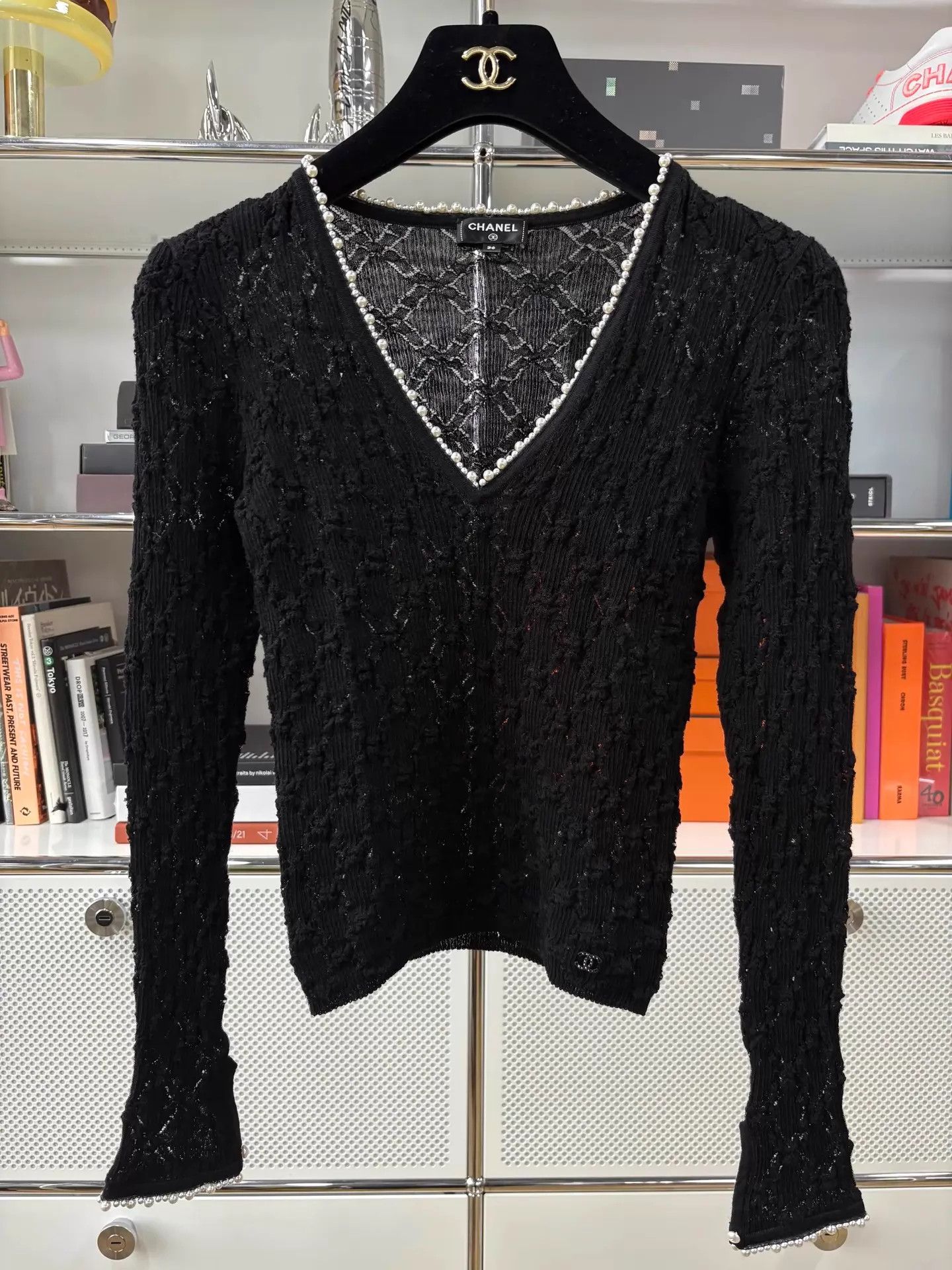 Chanel Chanel 22b Black Double C Pearl V-neck Wool Knit Top 36 Size XS / US 0-2 / IT 36-38 - 2 Thumbnail