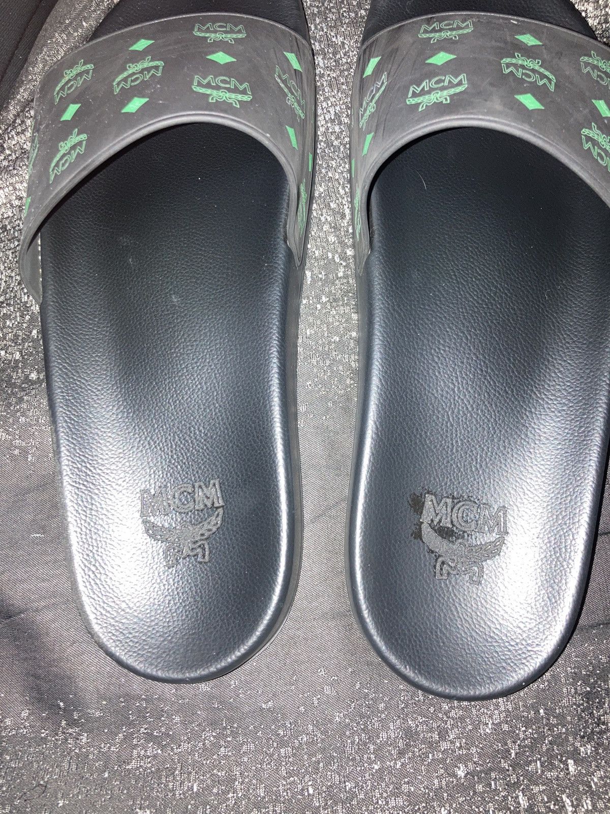 MCM MCM monogram print rubber slides Size US 9 / EU 42 - 2 Thumbnail