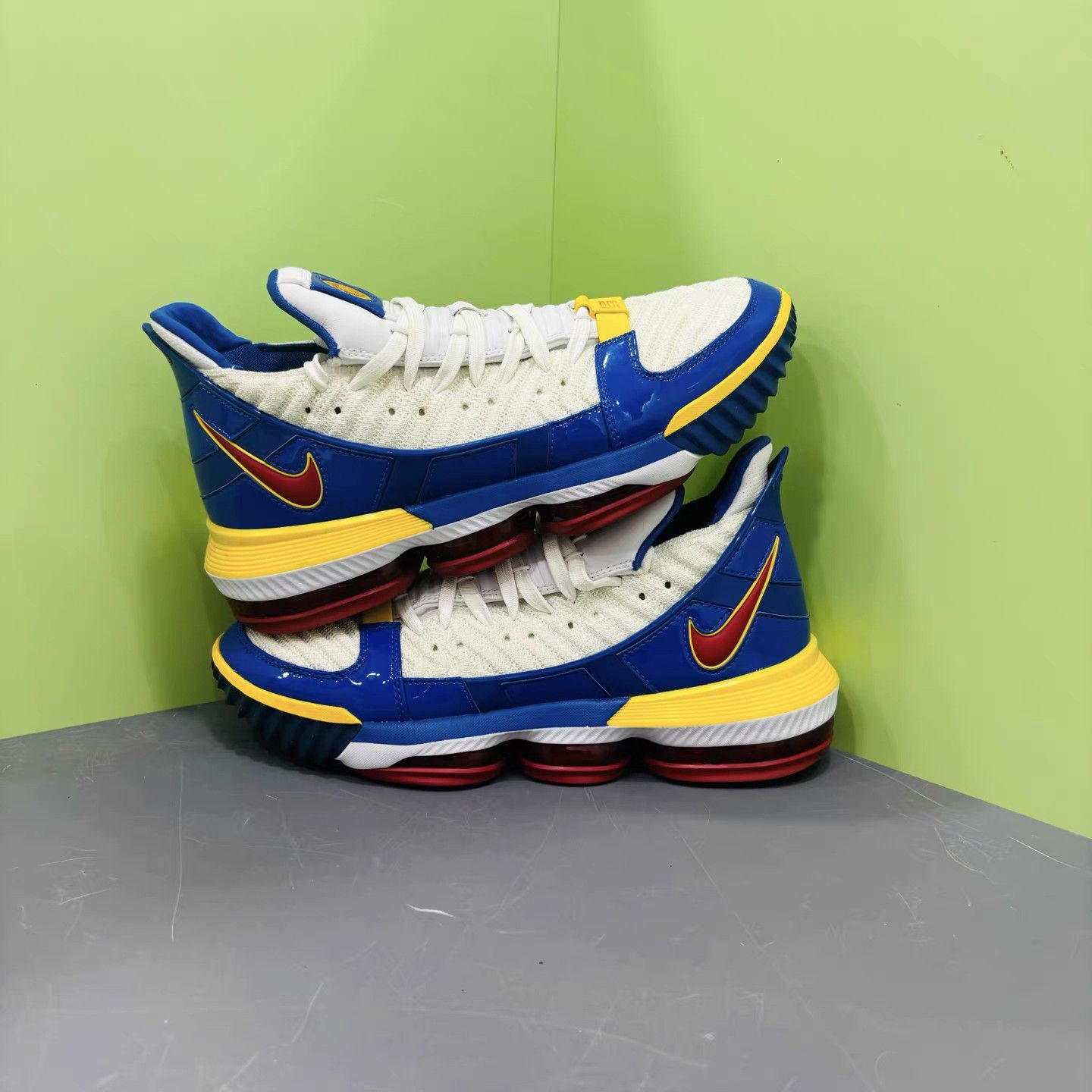 Nike Nike LeBron 16 SuperBron Basketball Shoes K15 Size US 10 / EU 43 - 4 Thumbnail