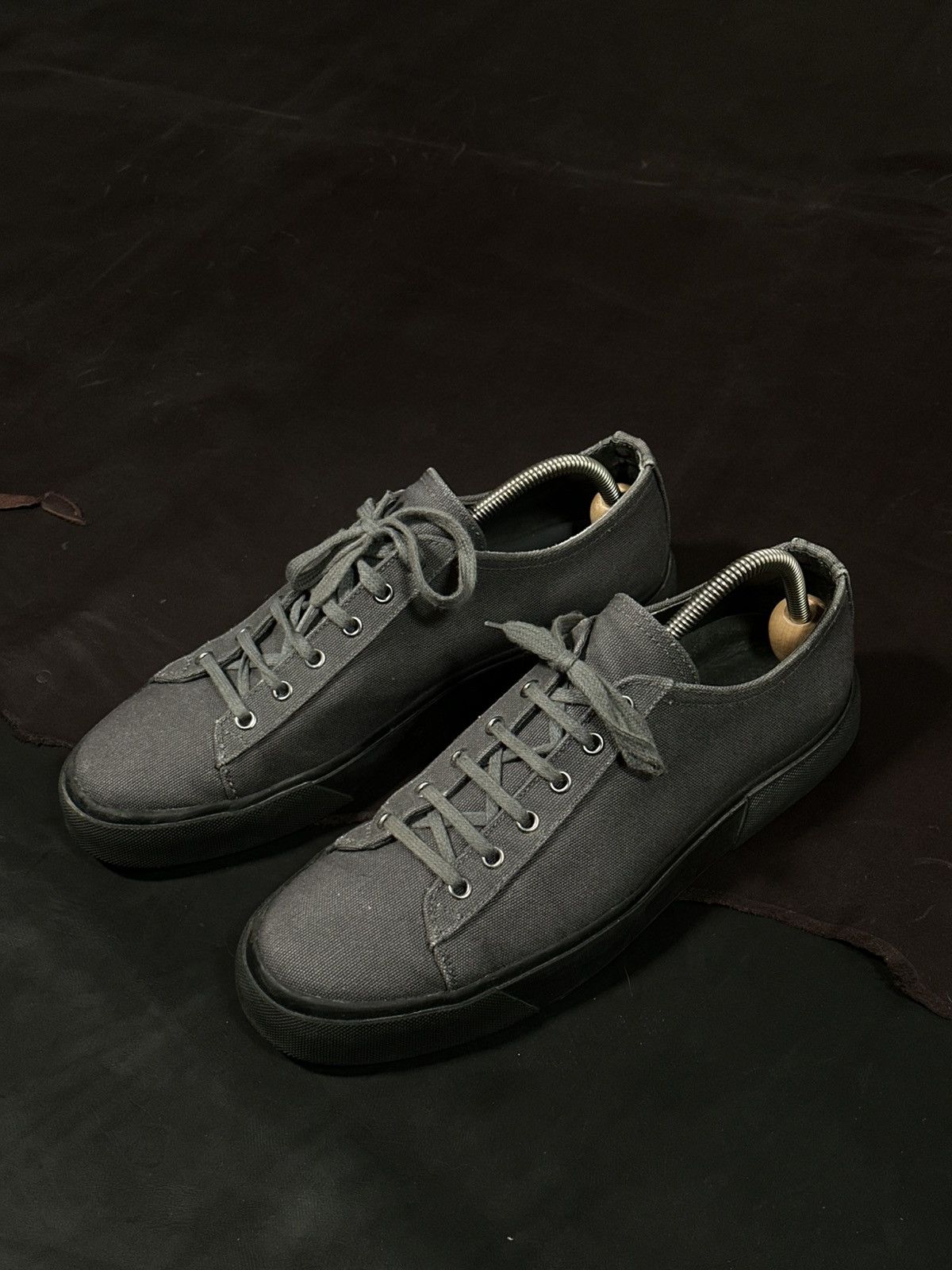 Helmut Lang Helmut Lang Vintage Low-Top Sneaker (Made in Italy) Size US 9.5 / EU 42-43 - 2 Thumbnail