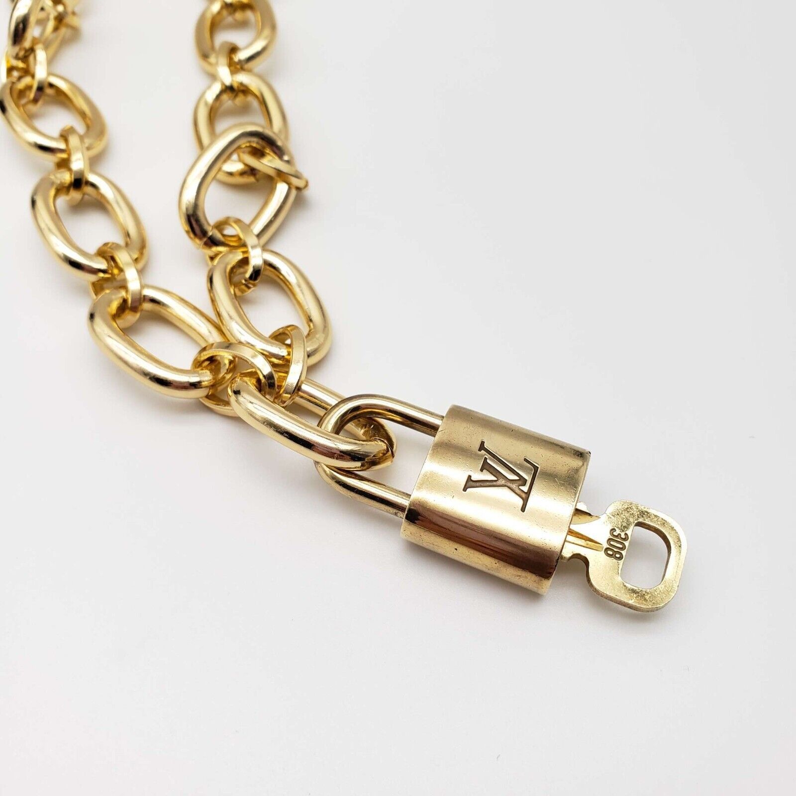 Louis Vuitton Auth Louis Vuitton Lock & Key w/ Unbranded Gold Plated Chain Size ONE SIZE - 5 Thumbnail
