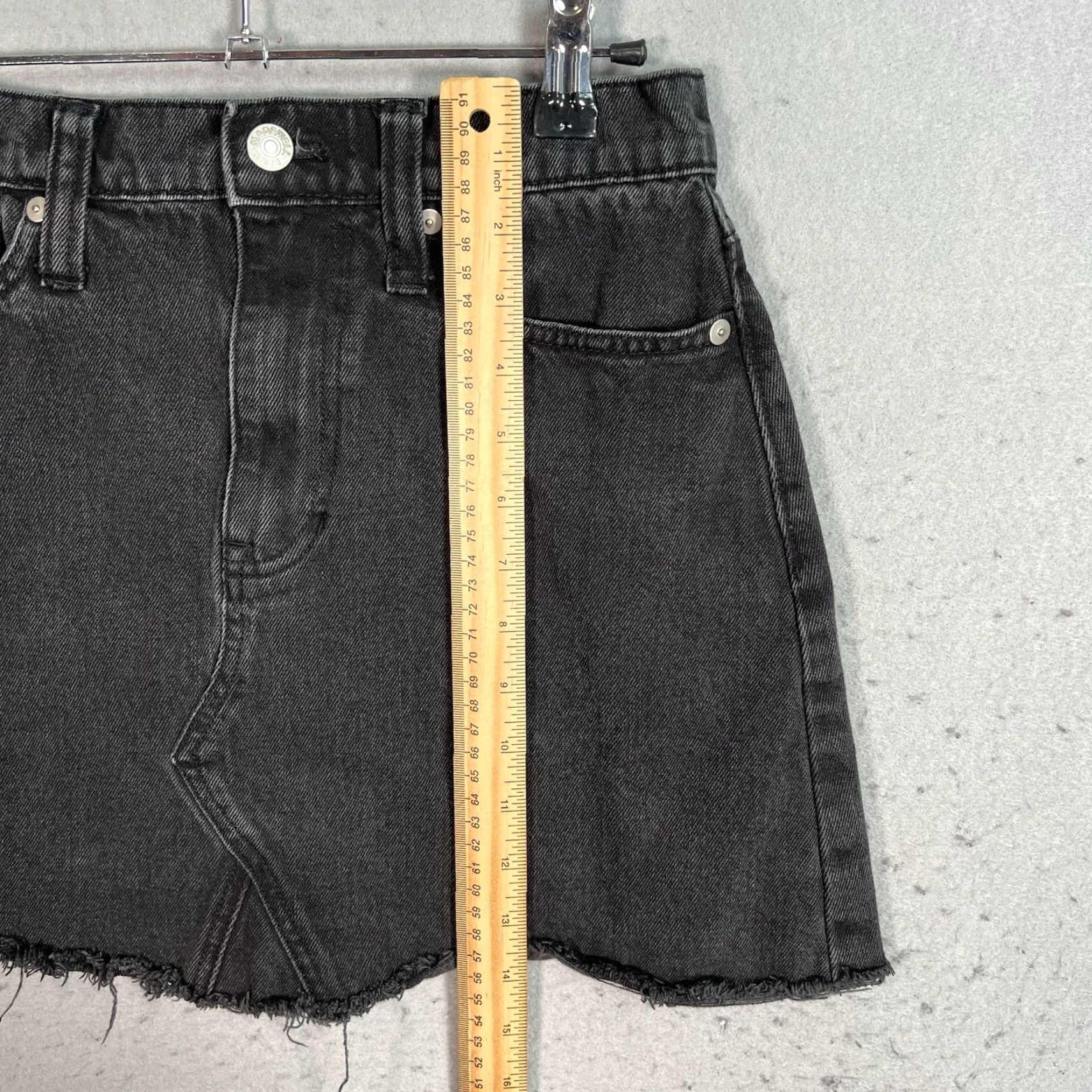 Madewell VINTAGE Madewell Skirt Women 24 Black Denim A-Line Mini Raw Hem 90s Punk Grunge Retro Pockets Womens Size 42" / US 20 - 3 Thumbnail